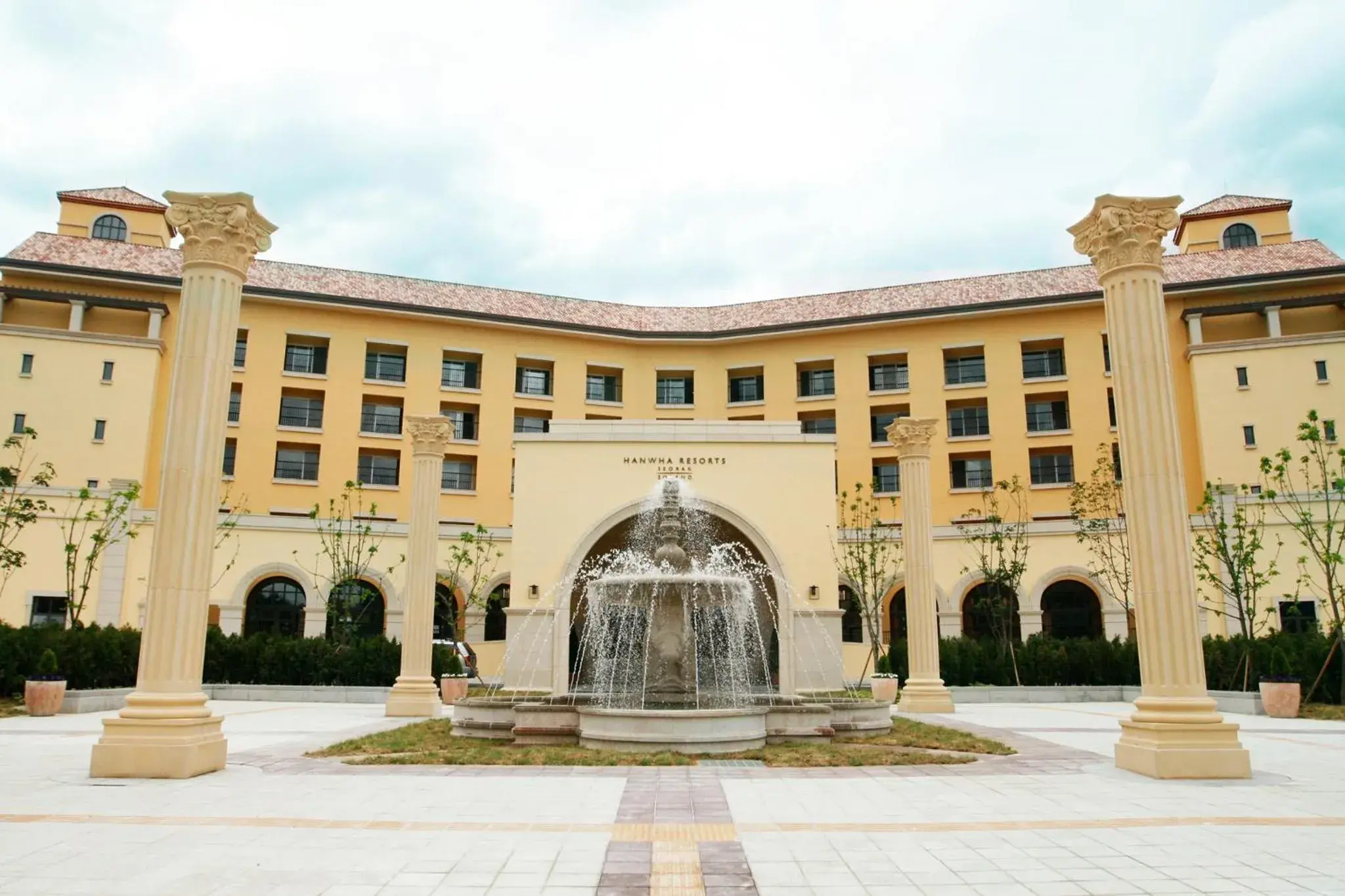 Facade/entrance in Hanwha Resort Seorak Sorano Facade/entrance in Hanwha Resort Seorak Sorano