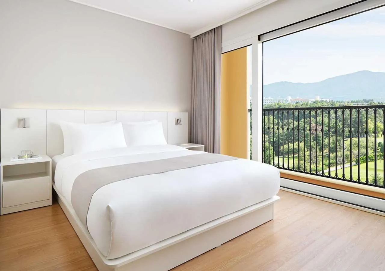 Bed in Hanwha Resort Seorak Sorano