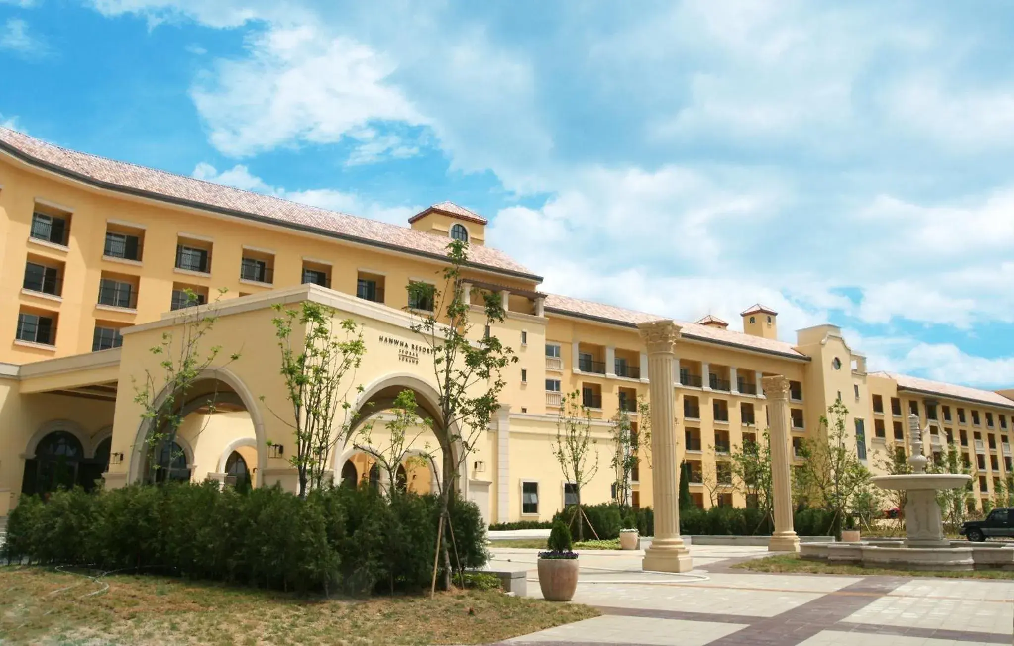 Facade/entrance in Hanwha Resort Seorak Sorano Facade/entrance in Hanwha Resort Seorak Sorano