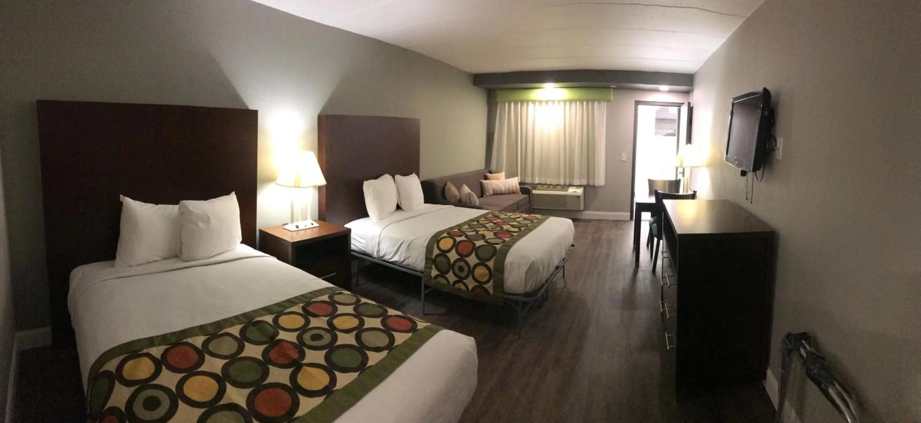 Photo of the whole room, Bed in Ocean's 24