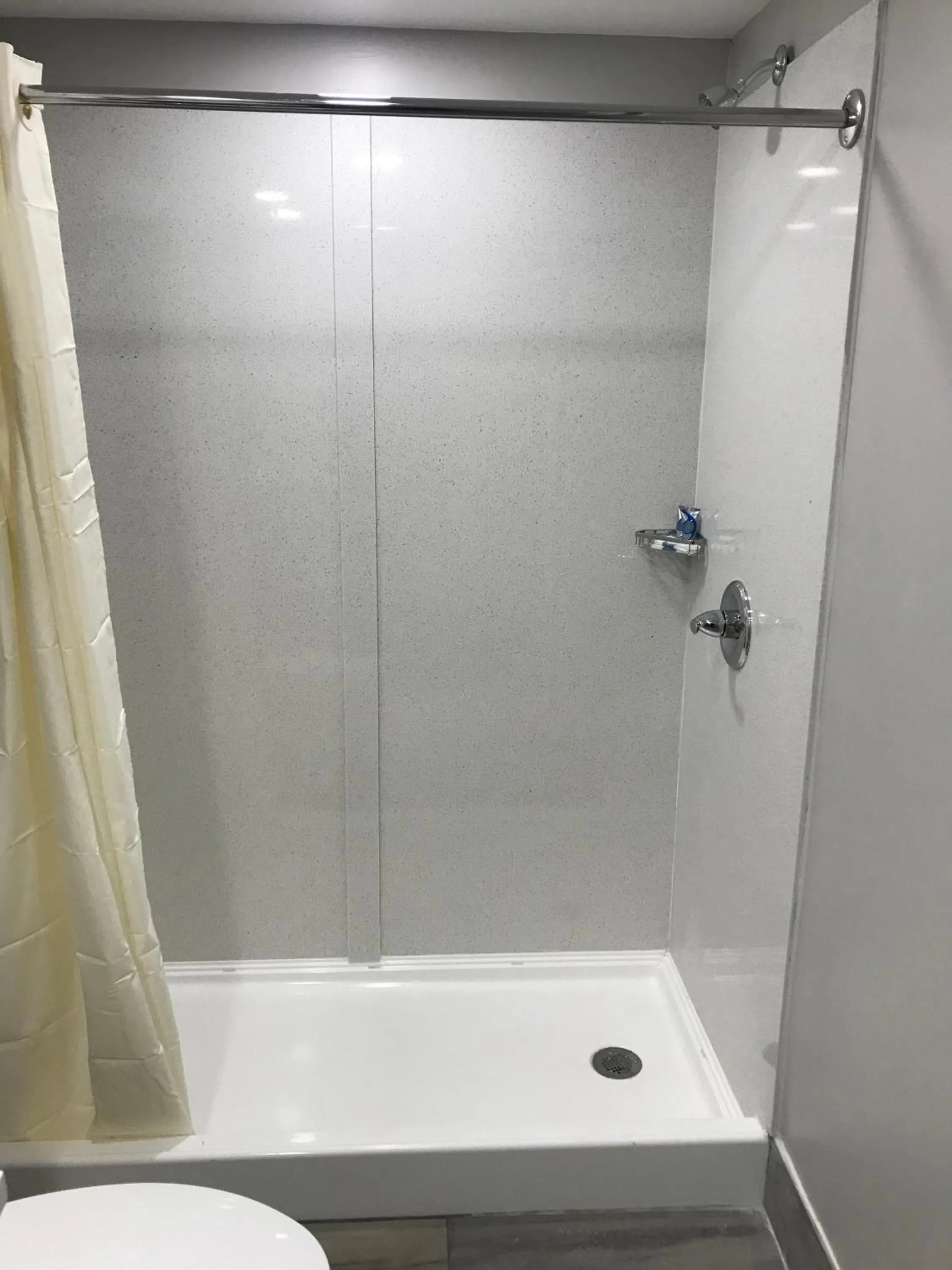 Shower in Ocean's 24