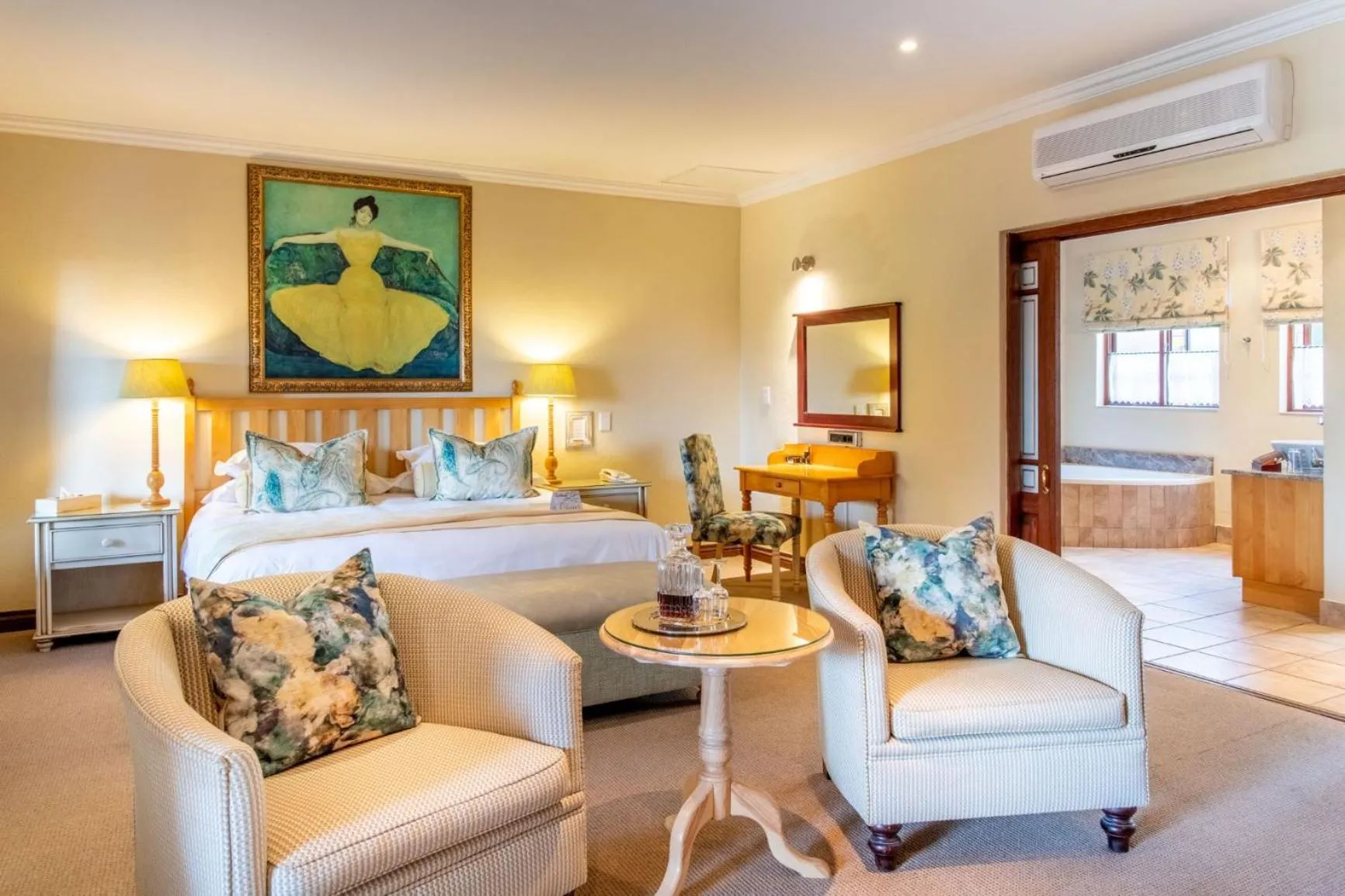 Photo of the whole room, Bed in Oliver`s