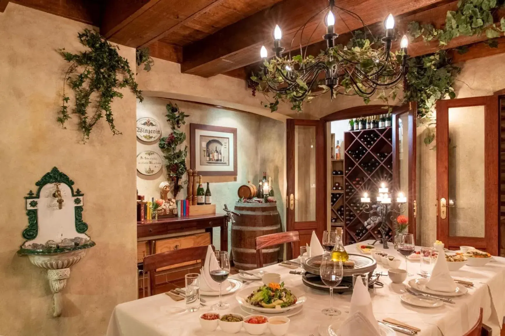 Restaurant/places to eat in Oliver`s Restaurant/places to eat in Oliver`s