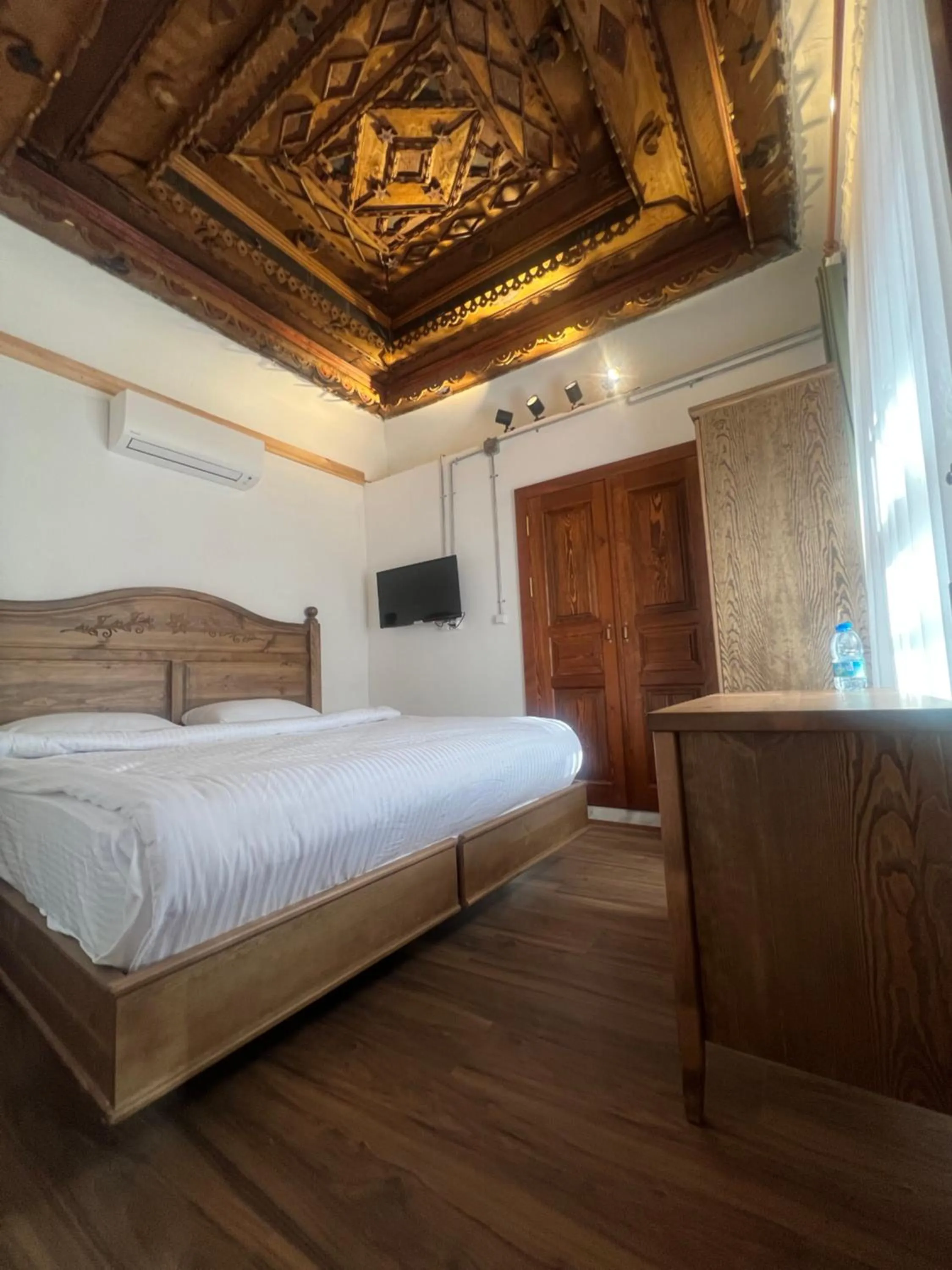Photo of the whole room, Bed in Ziyagil Konağı