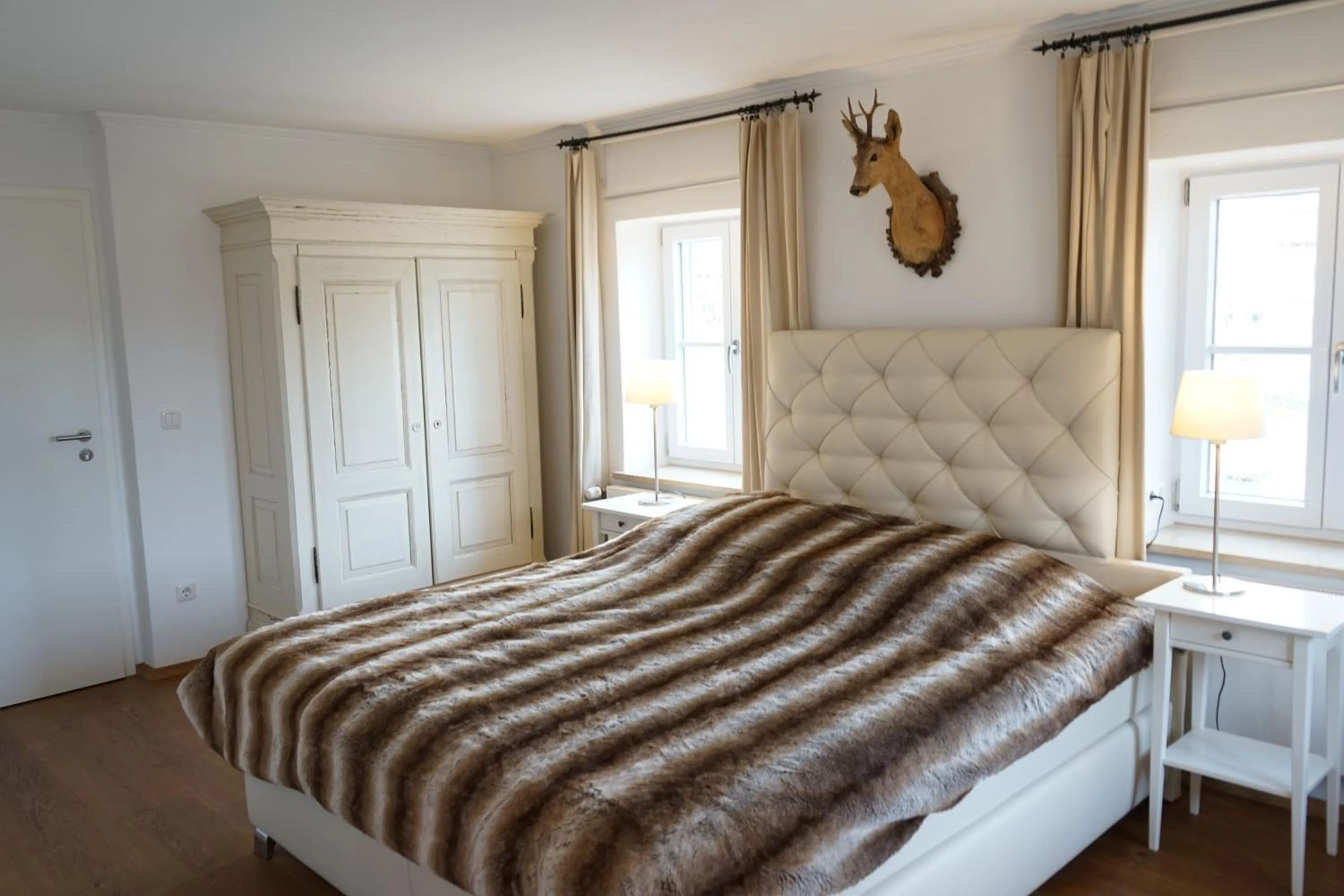 Bed in Mara Restaurant & Hotel