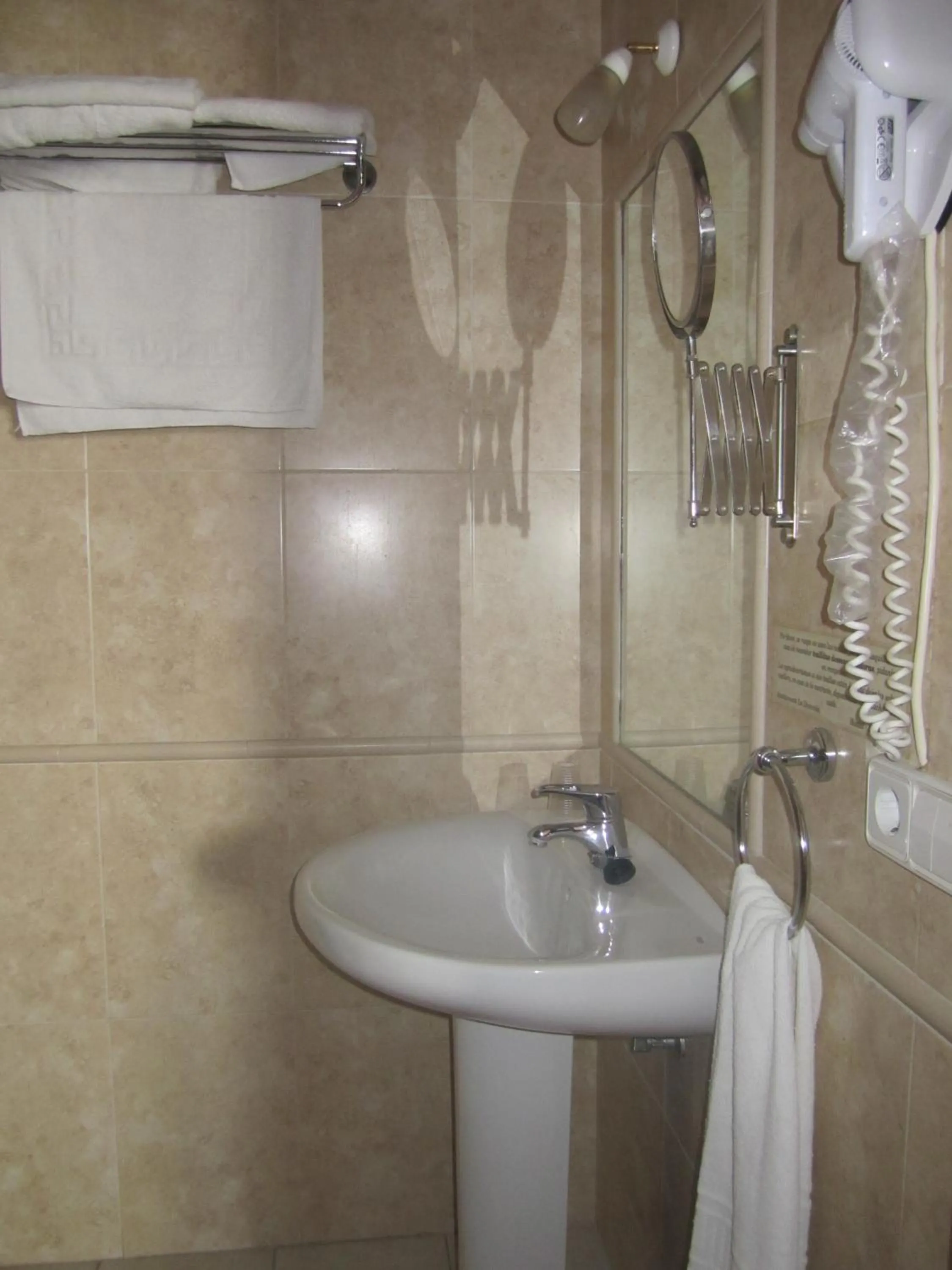 Bathroom in Hostal La Conileña