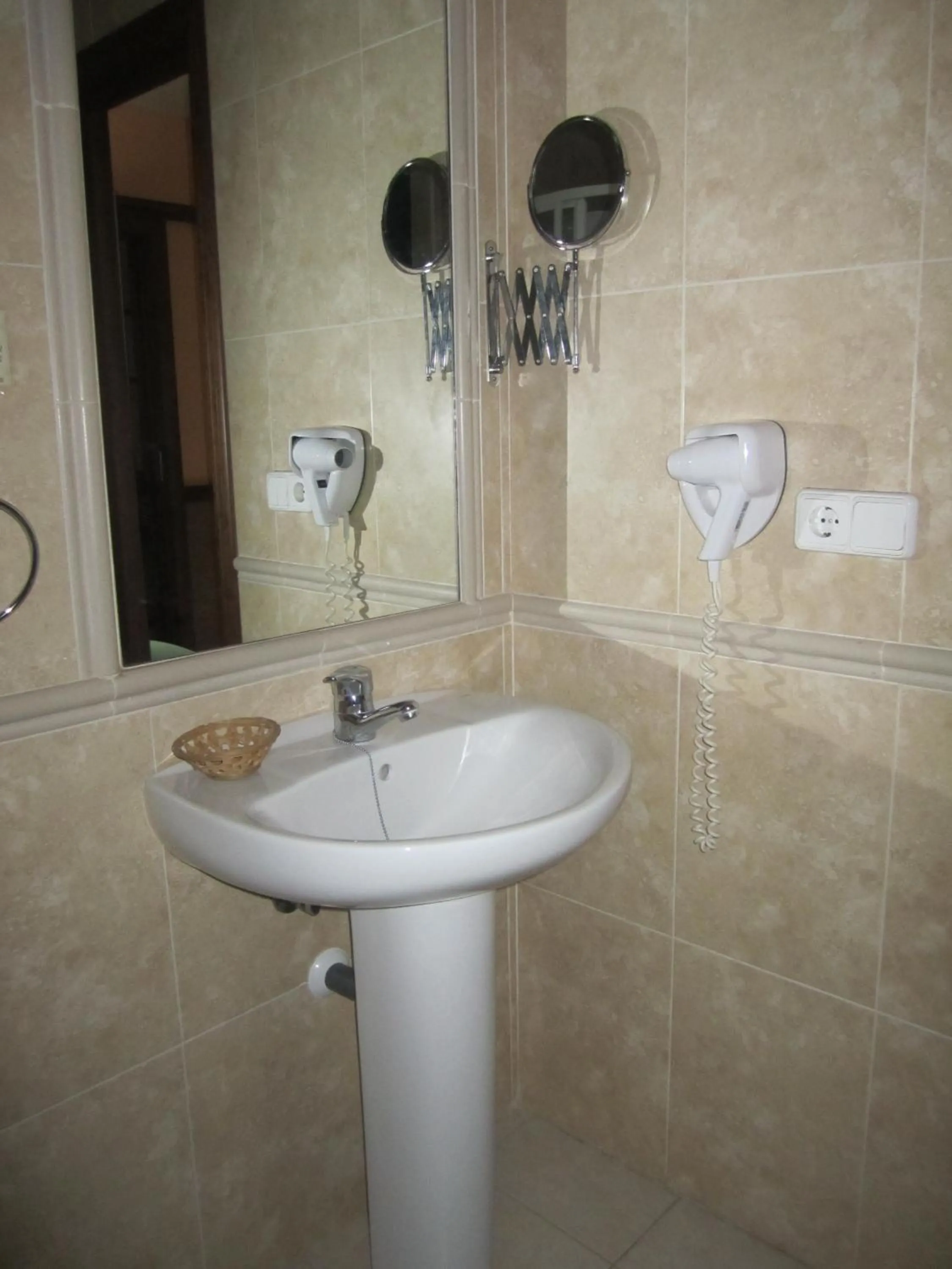 Bathroom in Hostal La Conileña