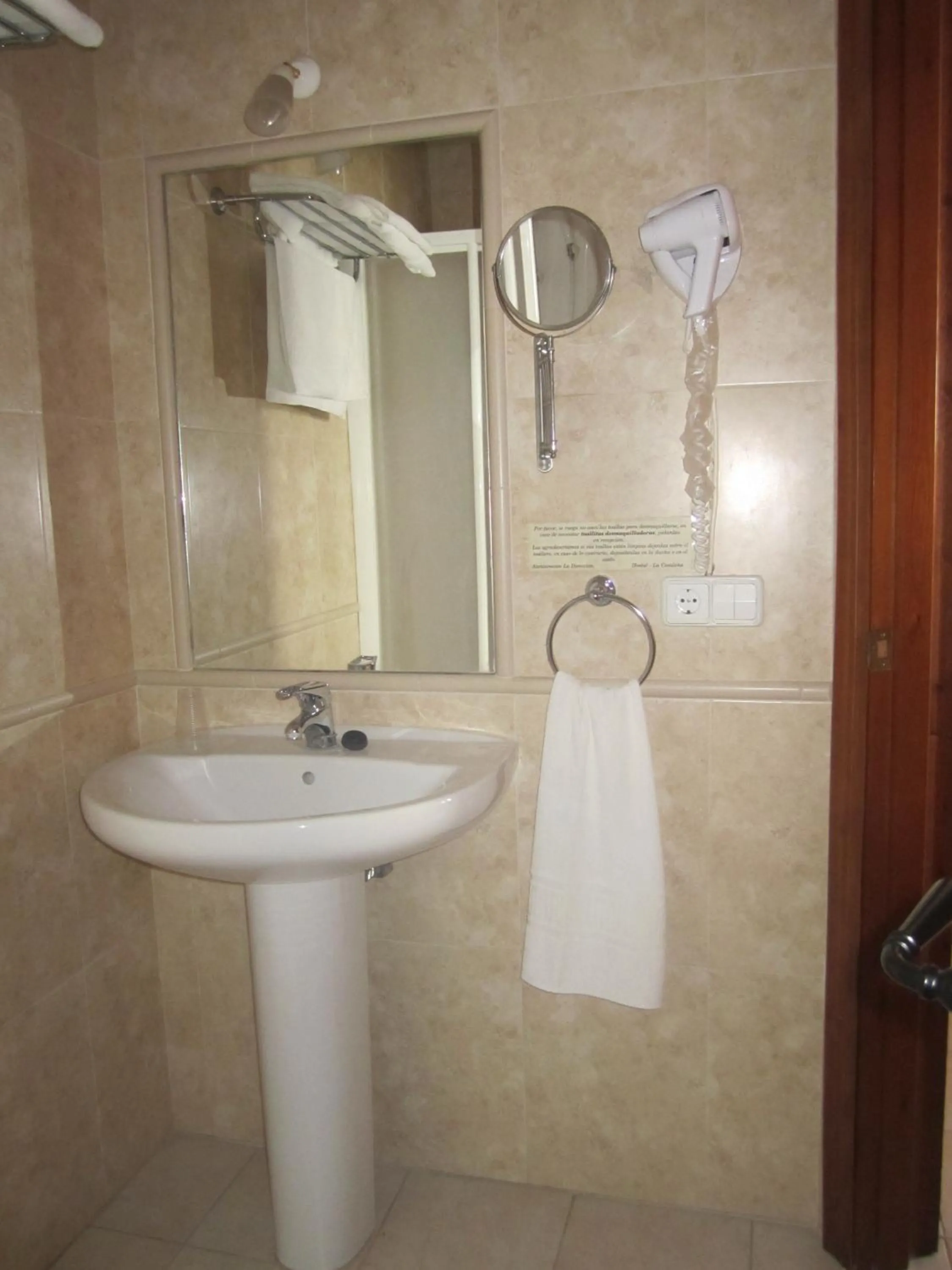 Bathroom in Hostal La Conileña