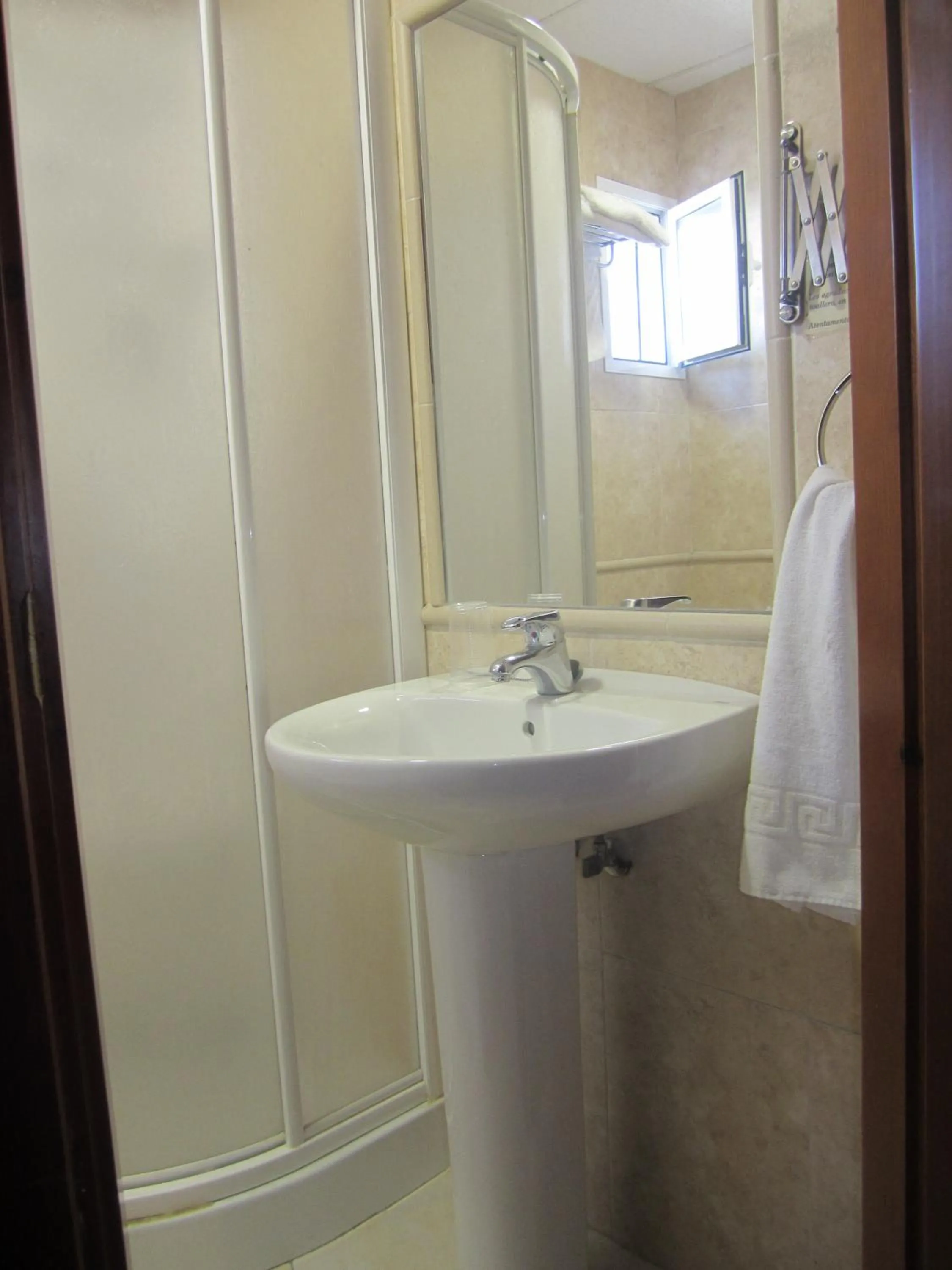 Bathroom in Hostal La Conileña