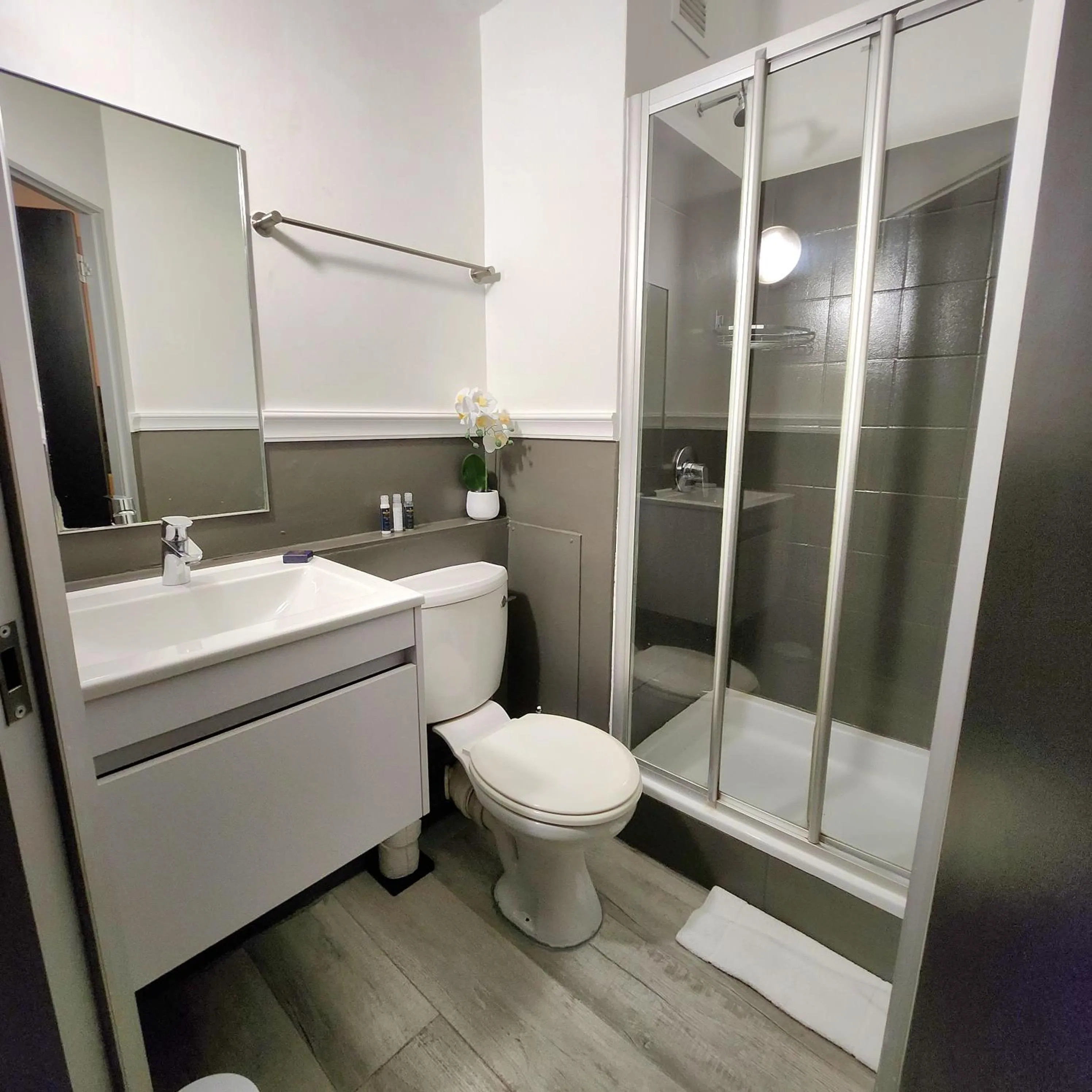 Bathroom in Inani Hotel Morning Star