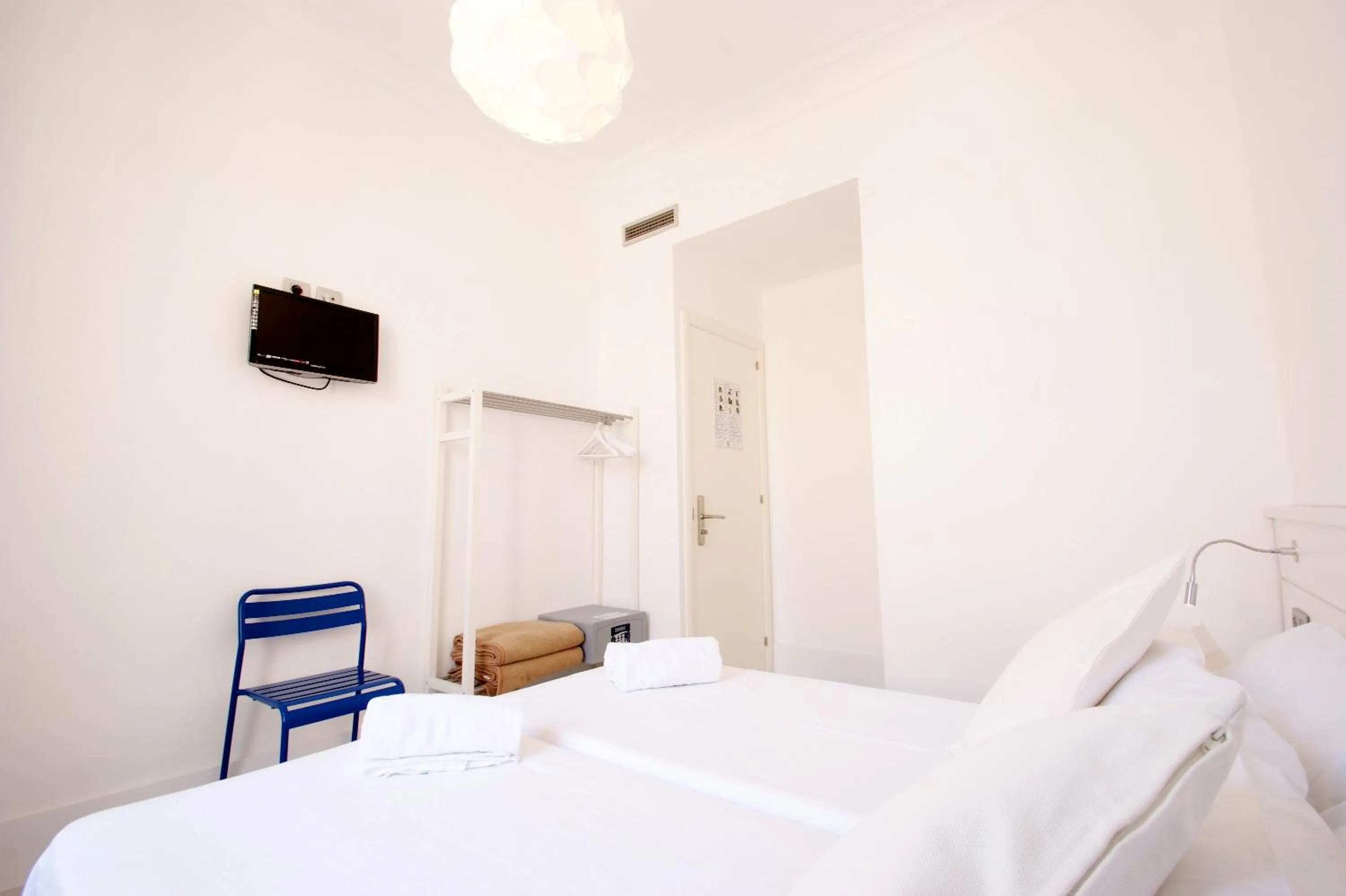 Photo of the whole room, Bed in Express by gaiarooms