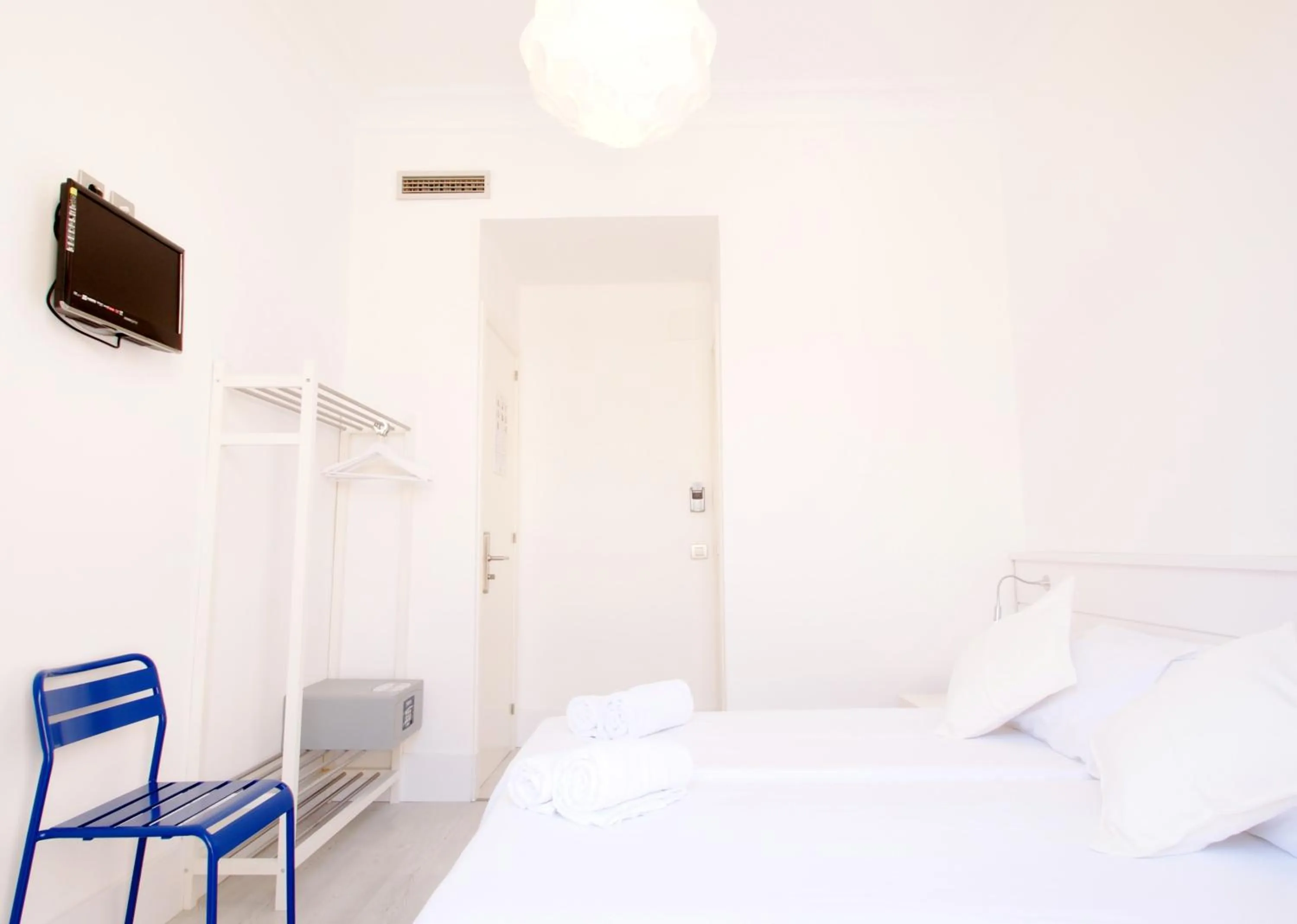 Photo of the whole room, Bed in Express by gaiarooms