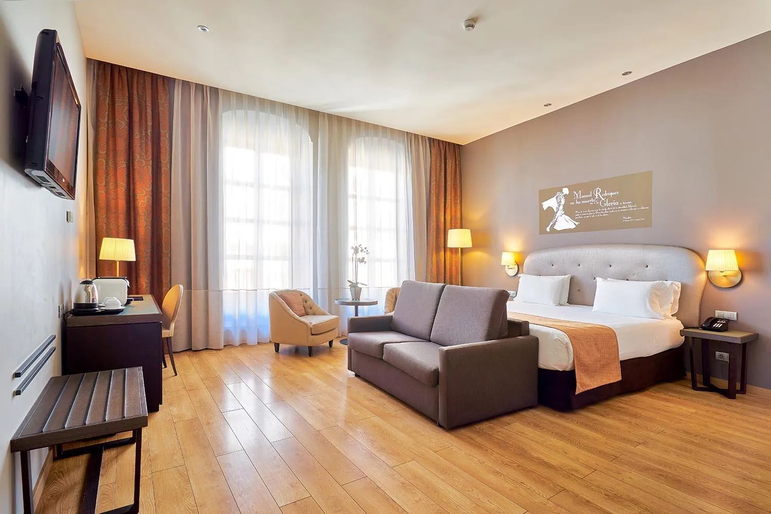 Photo of the whole room, Bed in Eurostars Patios de Cordoba