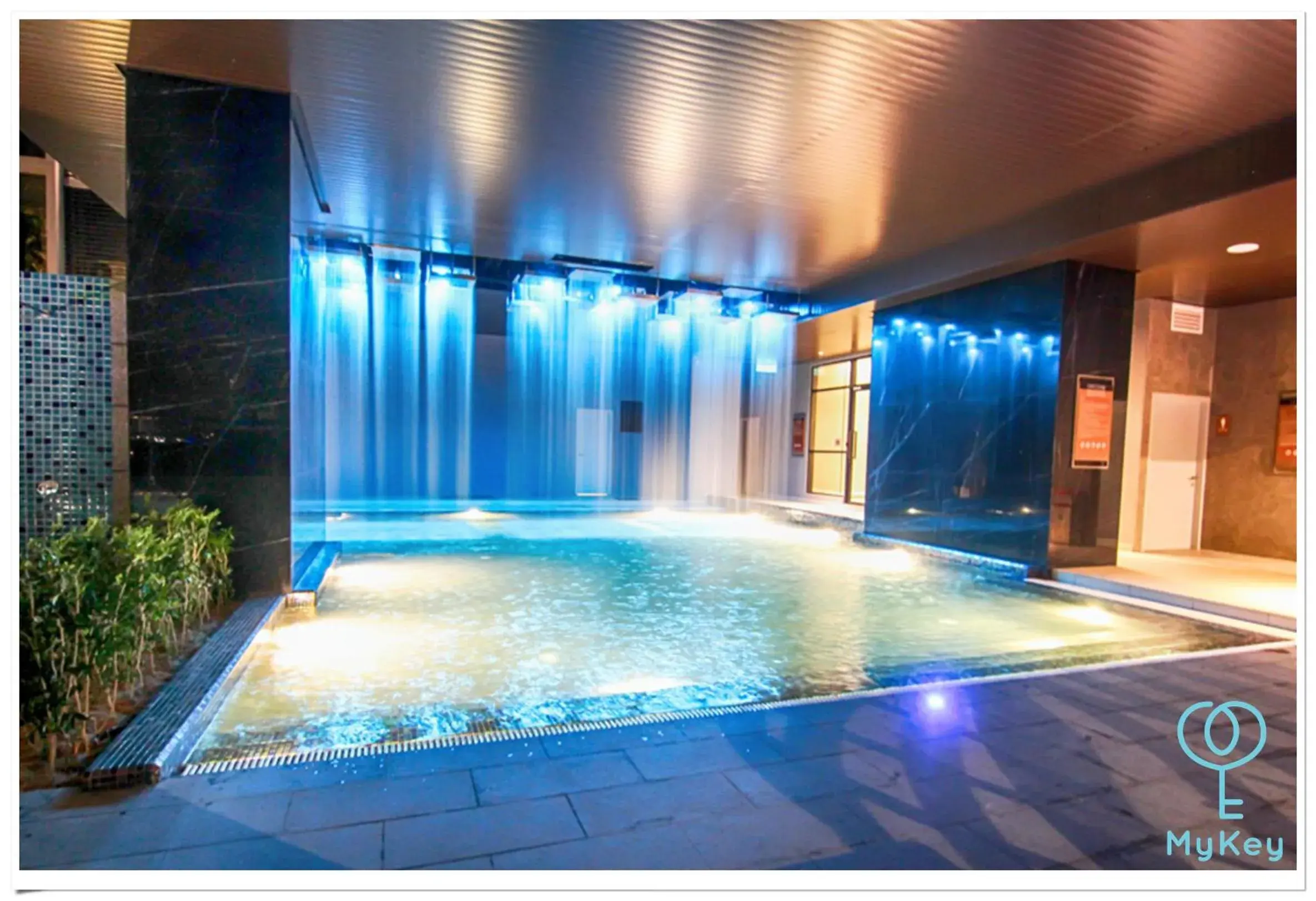 Swimming pool in Expressionz Professional Suites by MyKey Swimming pool in Expressionz Professional Suites by MyKey