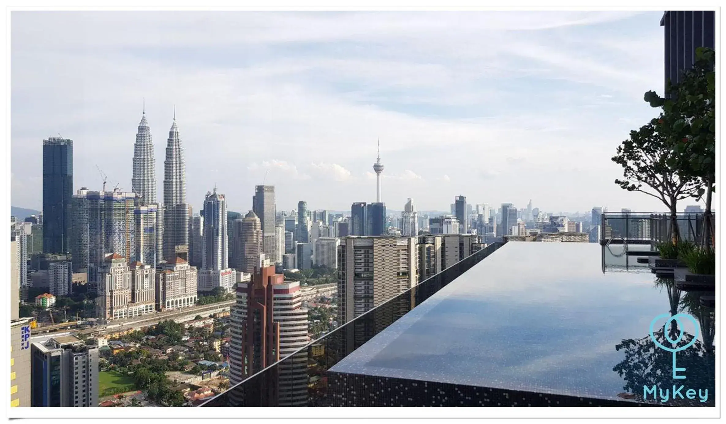 Swimming pool in Expressionz Professional Suites by MyKey Swimming pool in Expressionz Professional Suites by MyKey