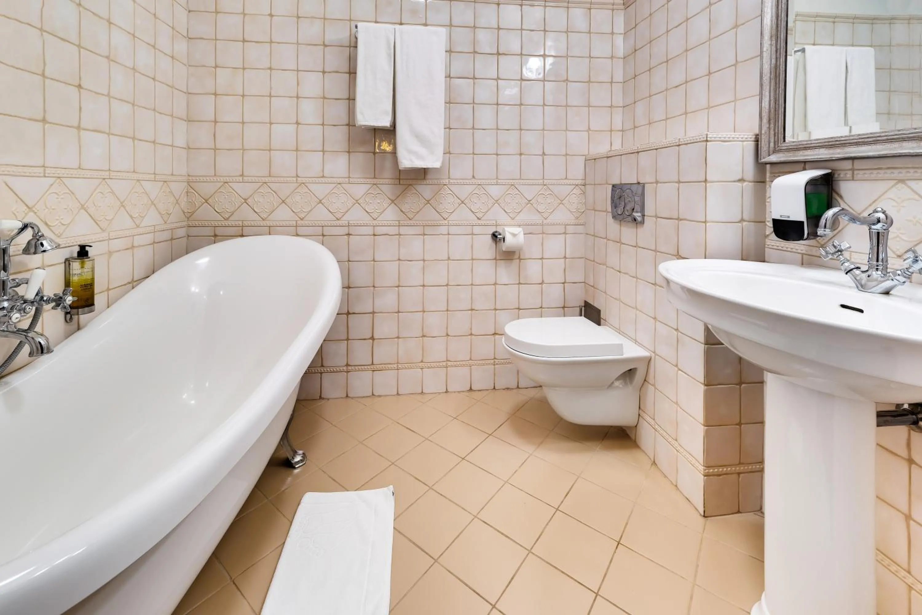 Toilet in Hotel Pan Tadeusz