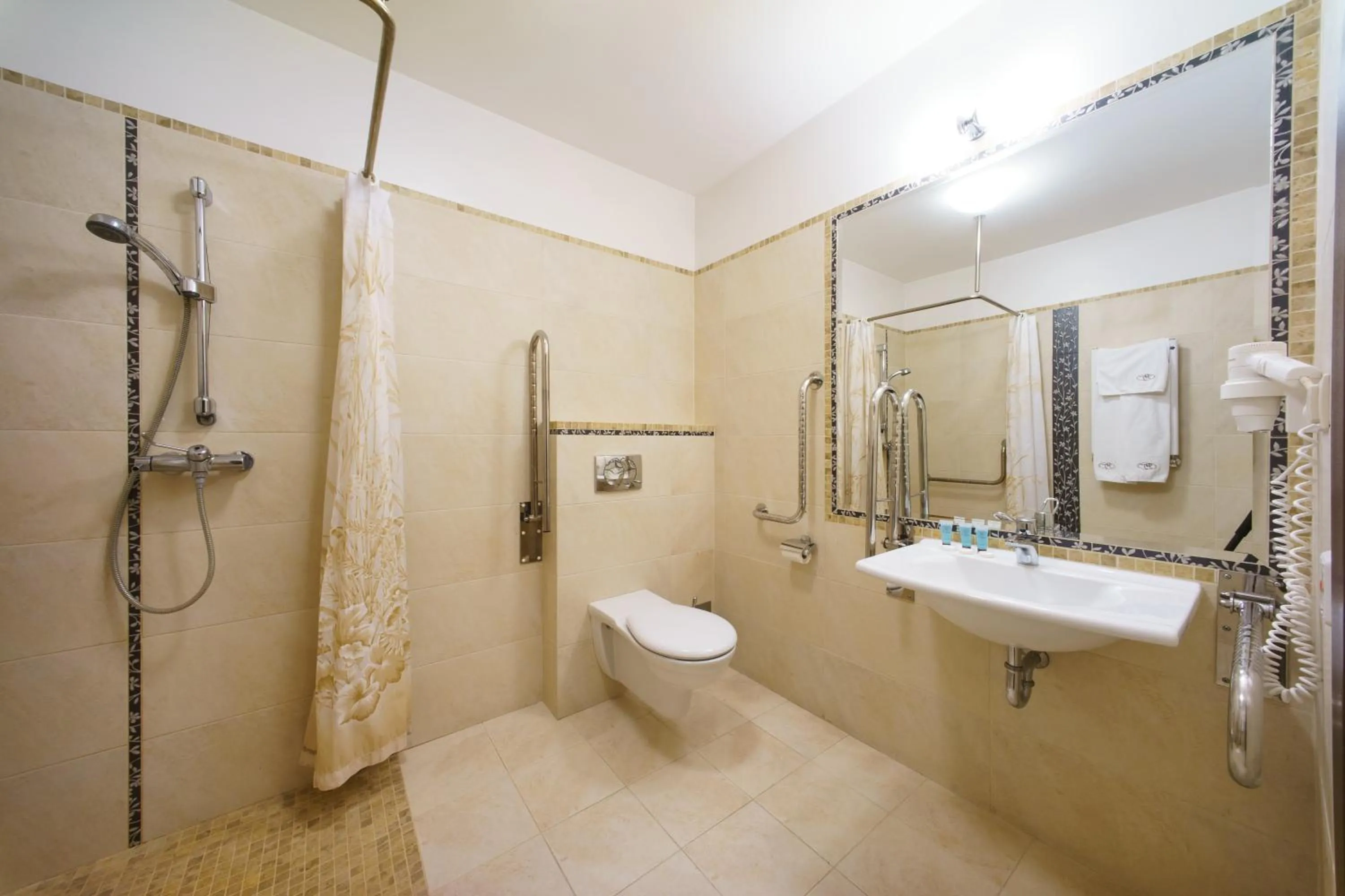 Shower in Hotel Pan Tadeusz