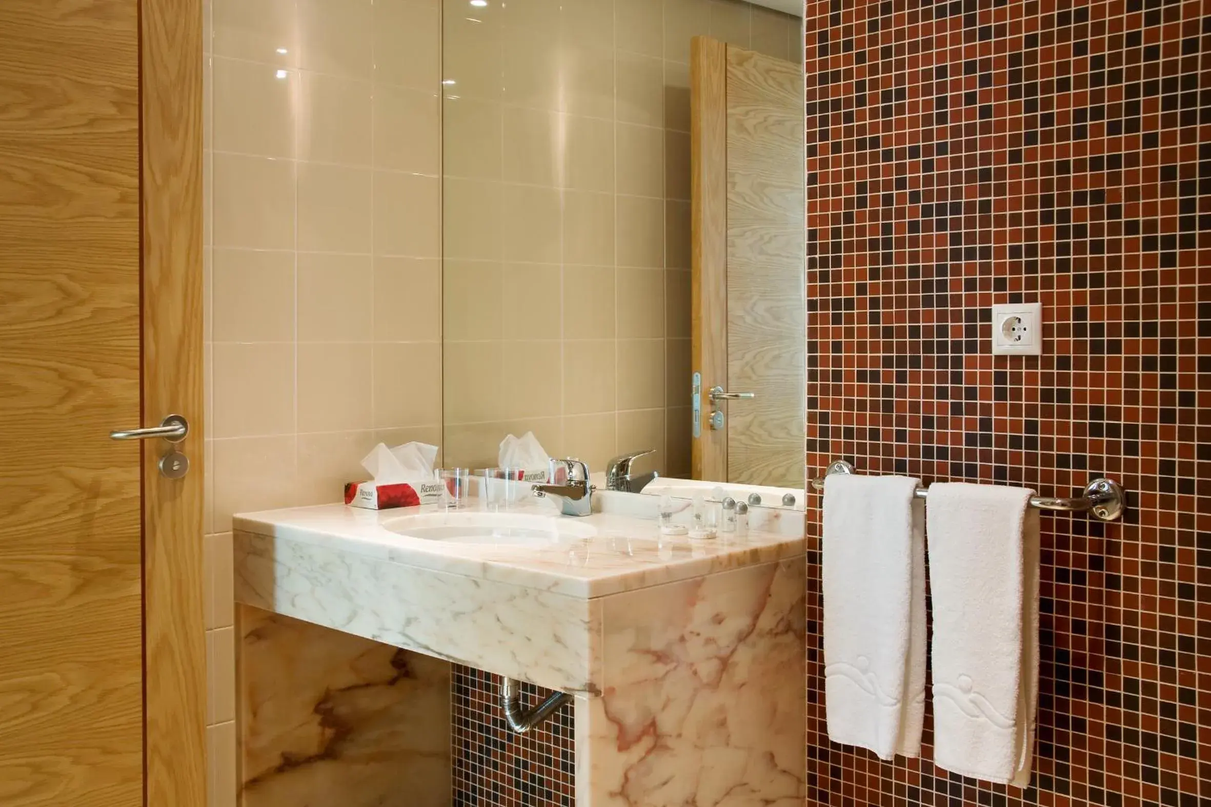 Bathroom in Monte Gordo Hotel Apartamentos & Spa Bathroom in Monte Gordo Hotel Apartamentos & Spa