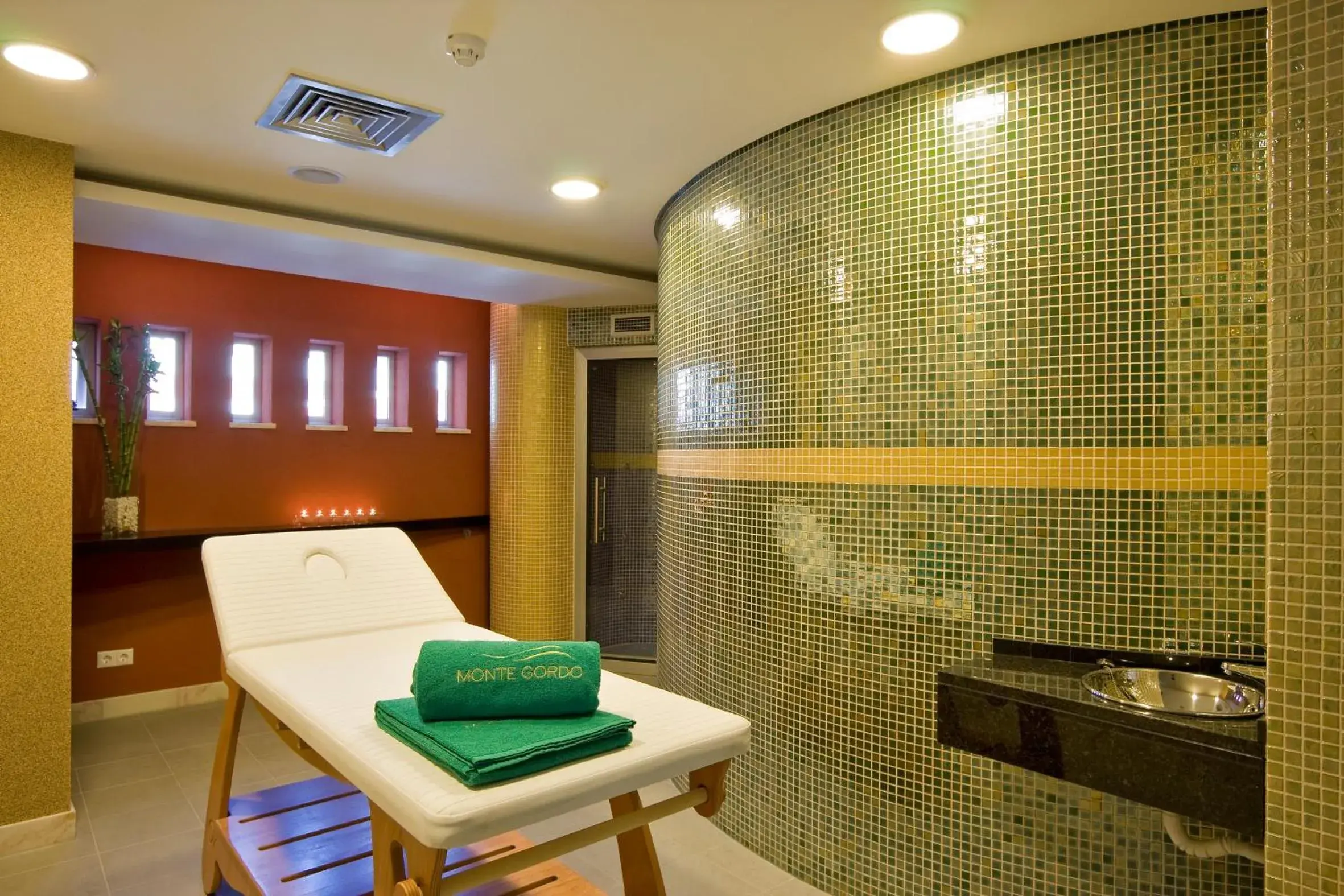 Spa and wellness centre/facilities in Monte Gordo Hotel Apartamentos & Spa Spa and wellness centre/facilities in Monte Gordo Hotel Apartamentos & Spa