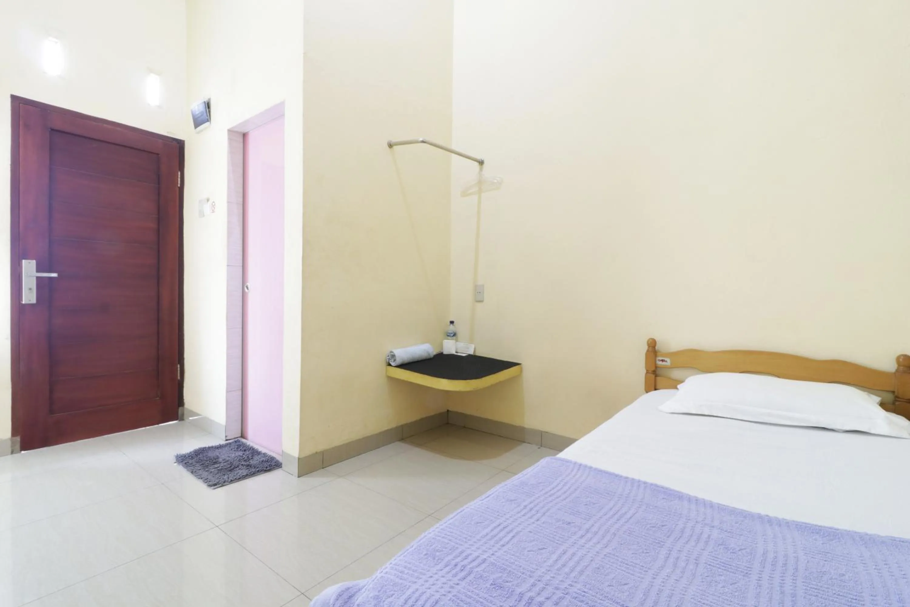 Bathroom, Bed in Krisna Hostel