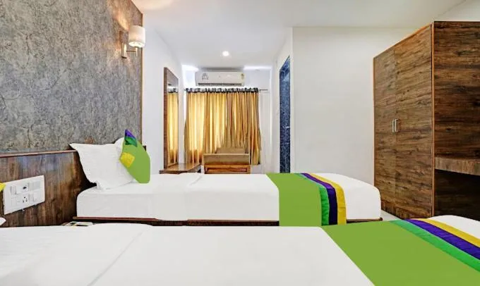 Bed in Hotel Varsha Palace