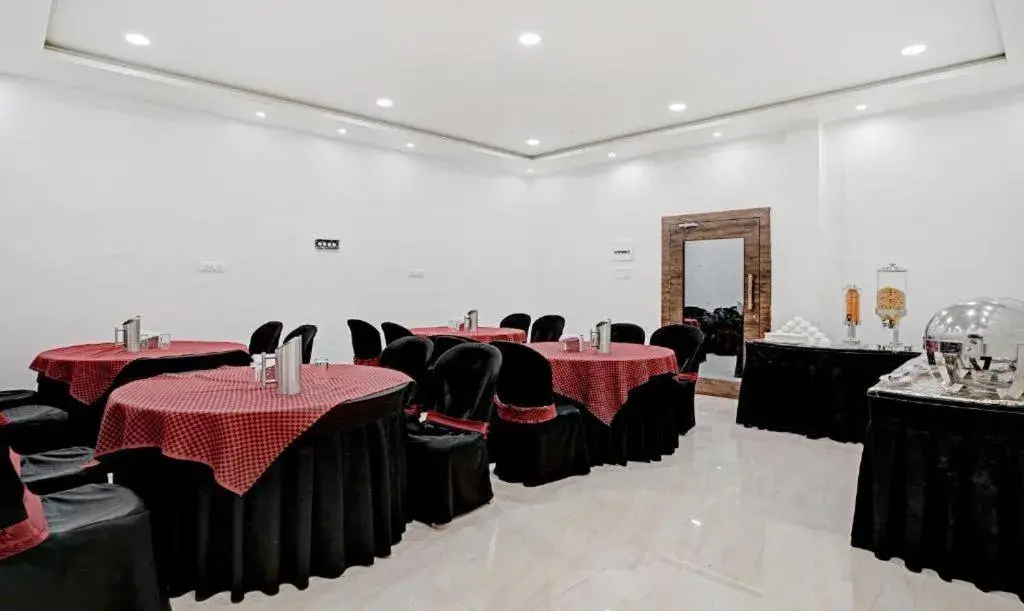 Restaurant/places to eat in Hotel Varsha Palace Restaurant/places to eat in Hotel Varsha Palace