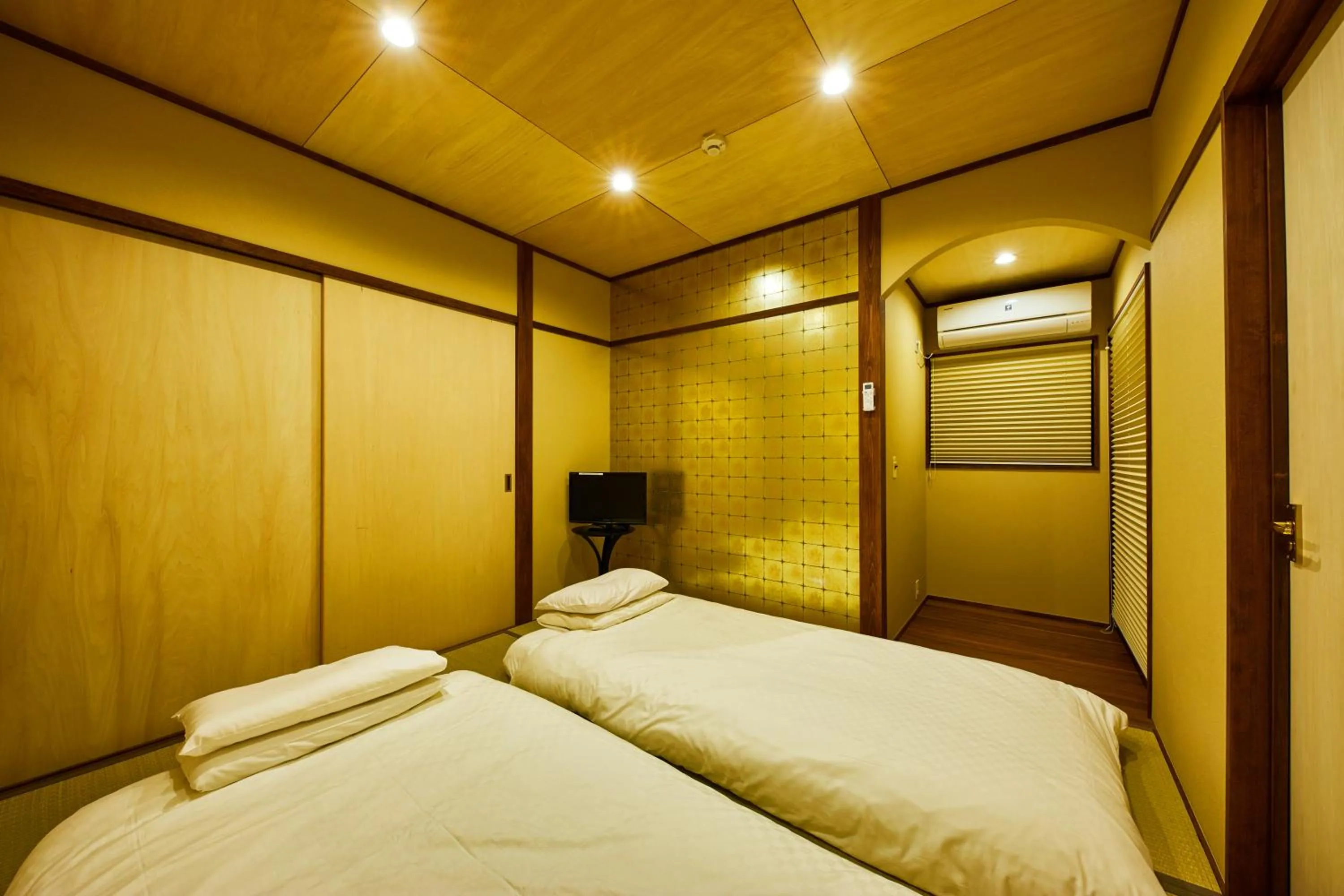 TV and multimedia, Bed in Kyomachiya Hotel Mifuku