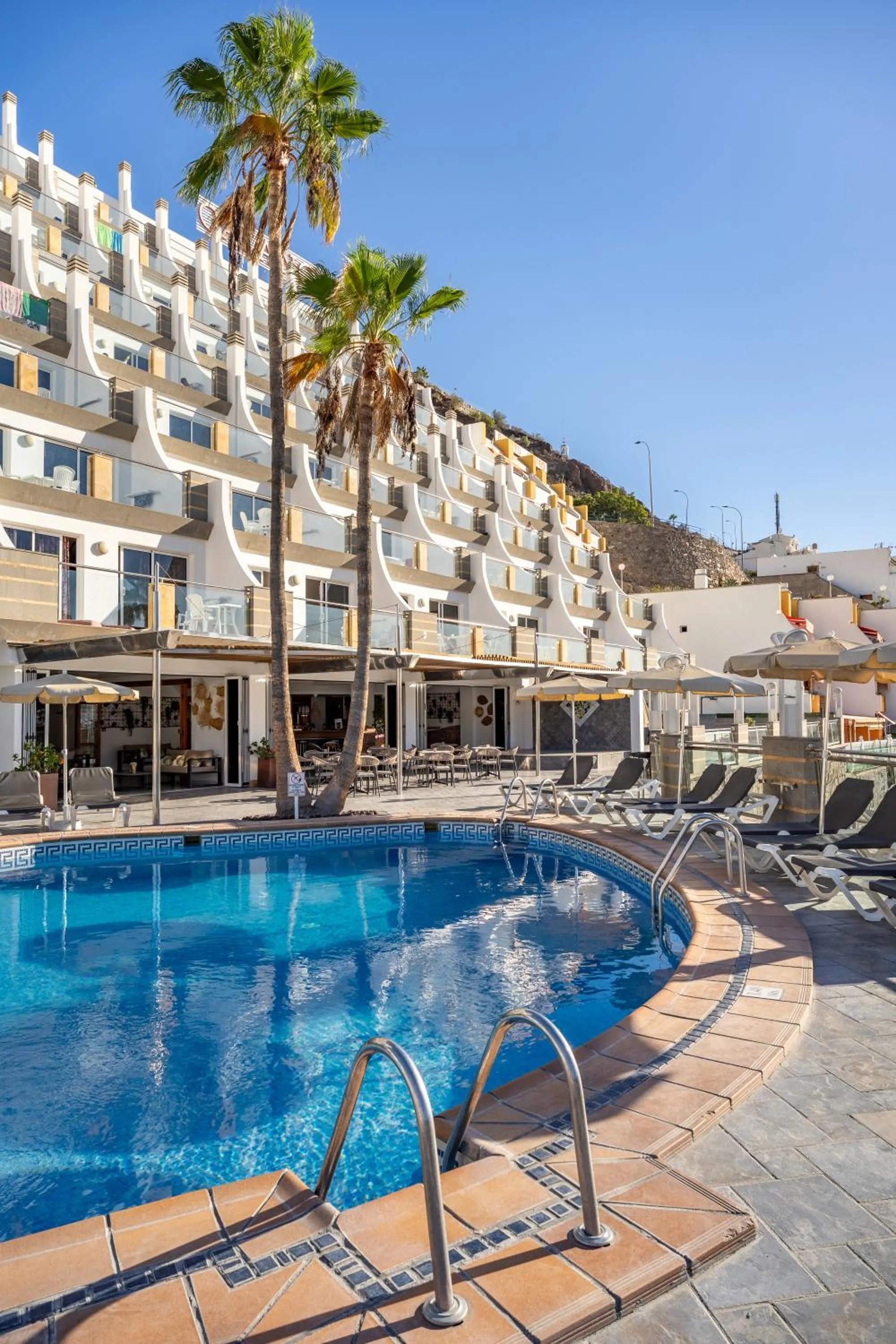 Property building in Apartamentos Cabau Cala Nova