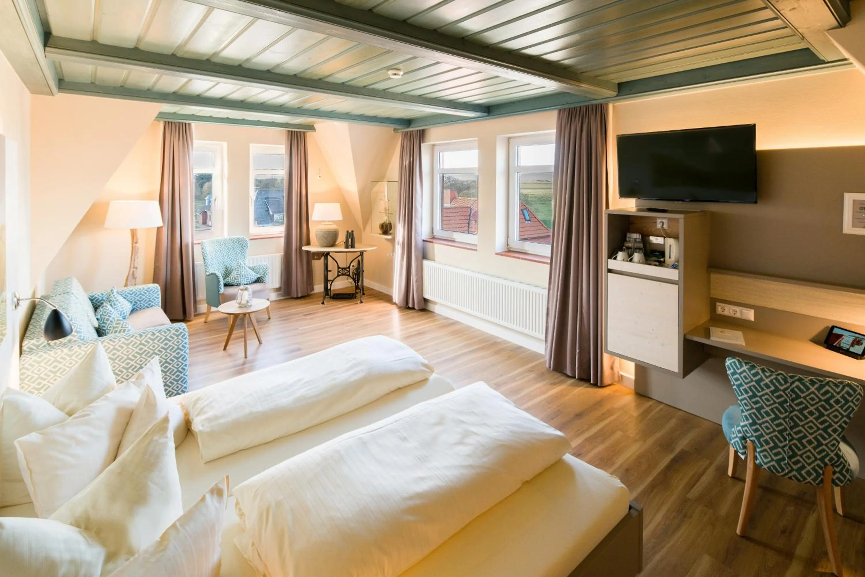 Photo of the whole room, Bed in Seeblick Genuss und Spa Resort Amrum