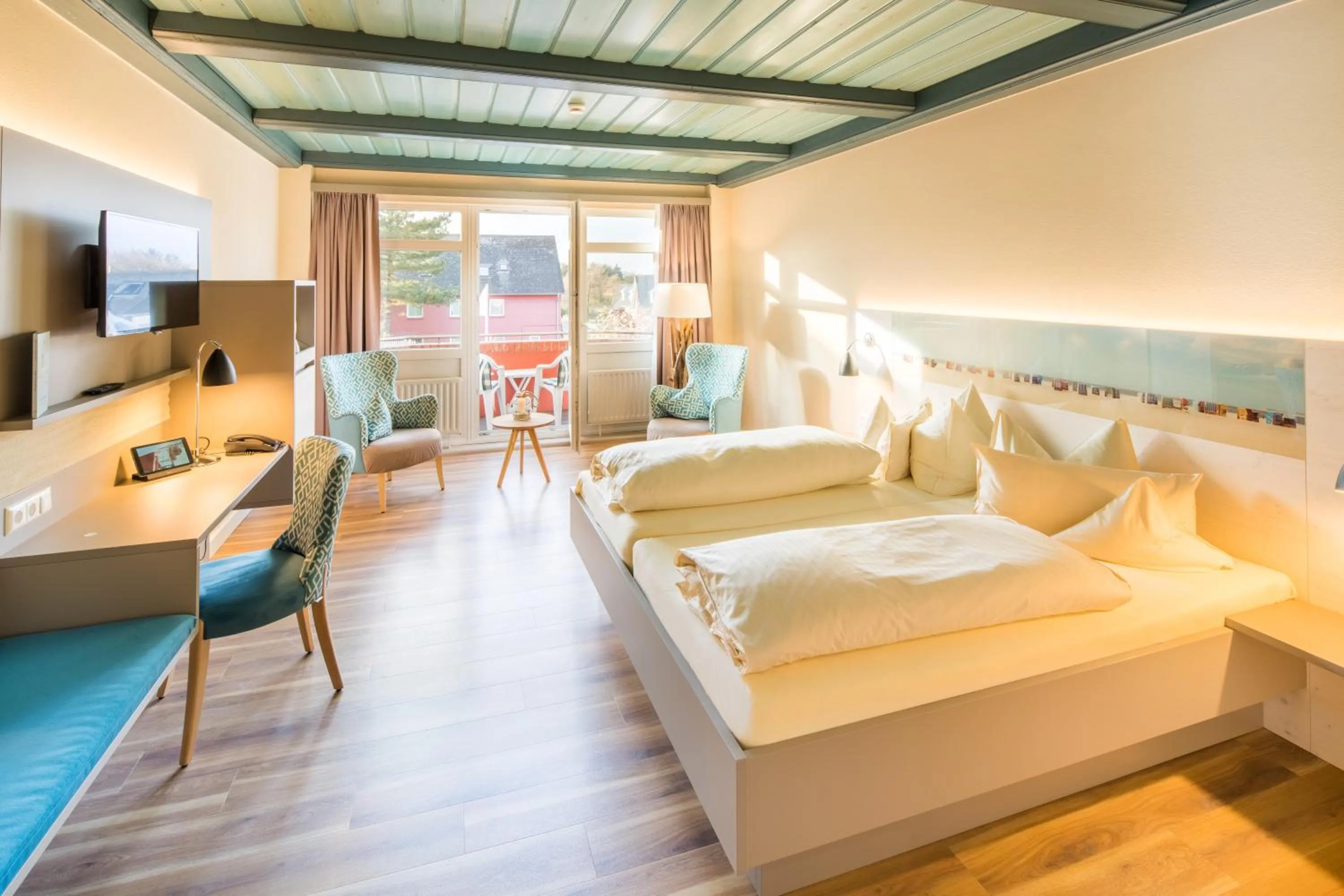 Photo of the whole room, Bed in Seeblick Genuss und Spa Resort Amrum