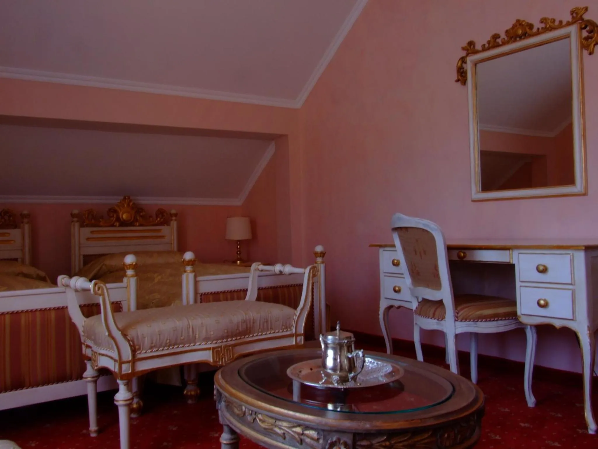 Seating area, Bed in Hotel Royal