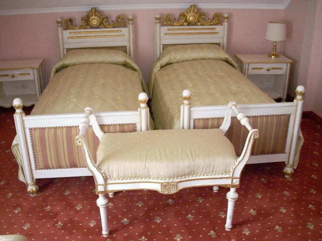 Photo of the whole room, Bed in Hotel Royal