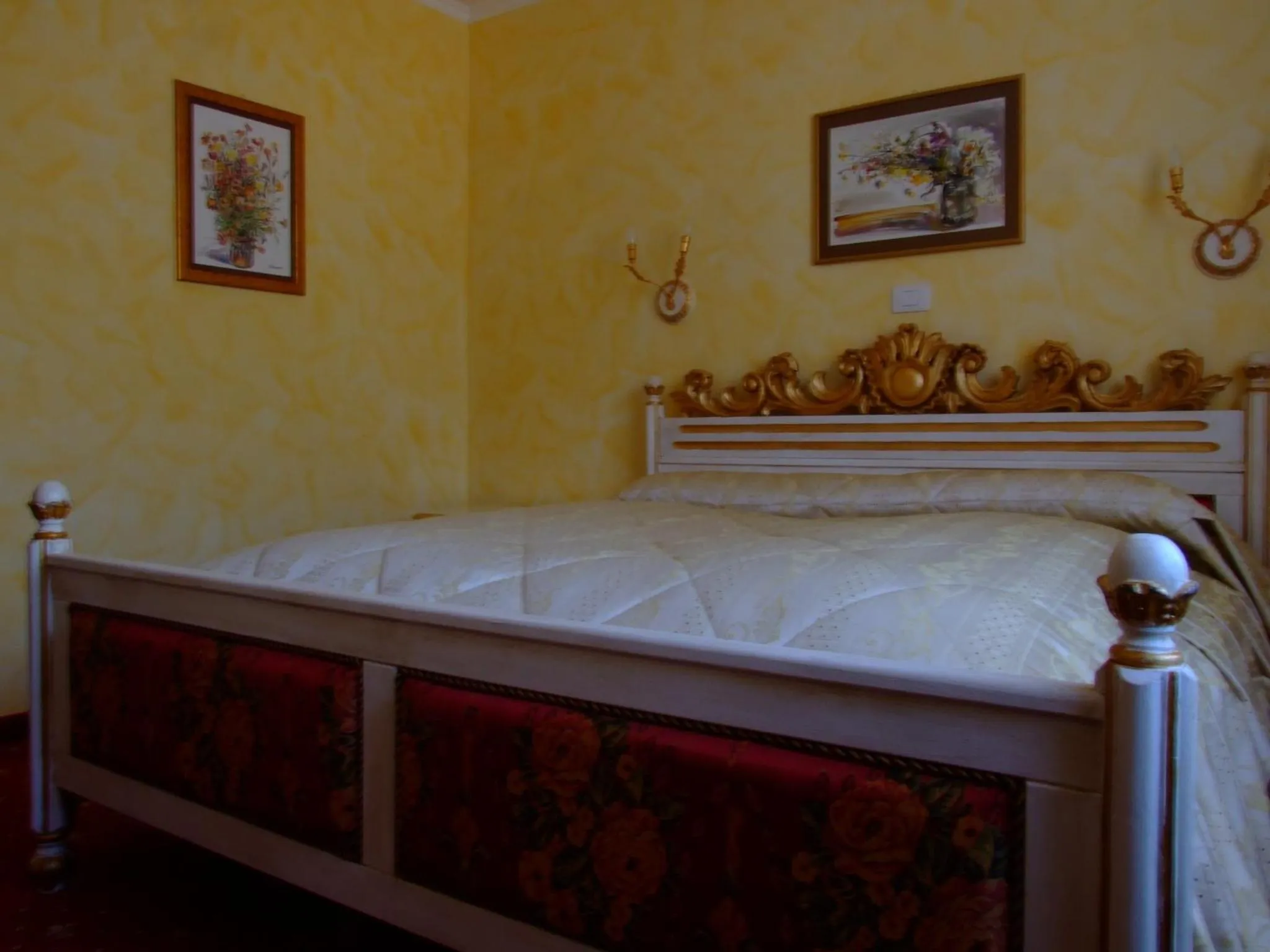 Photo of the whole room, Bed in Hotel Royal