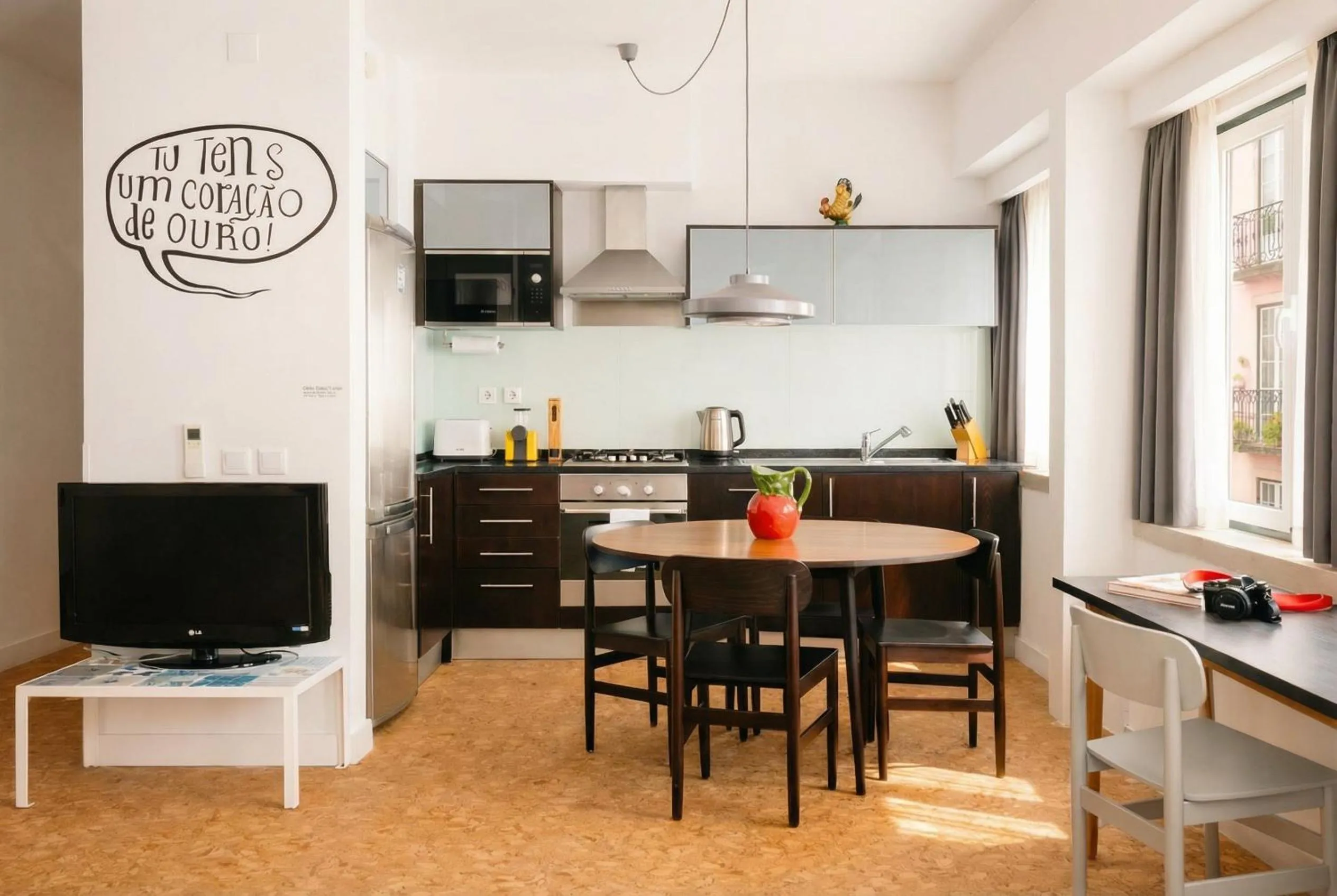 Communal lounge/ TV room in The Lisbonaire Apartments