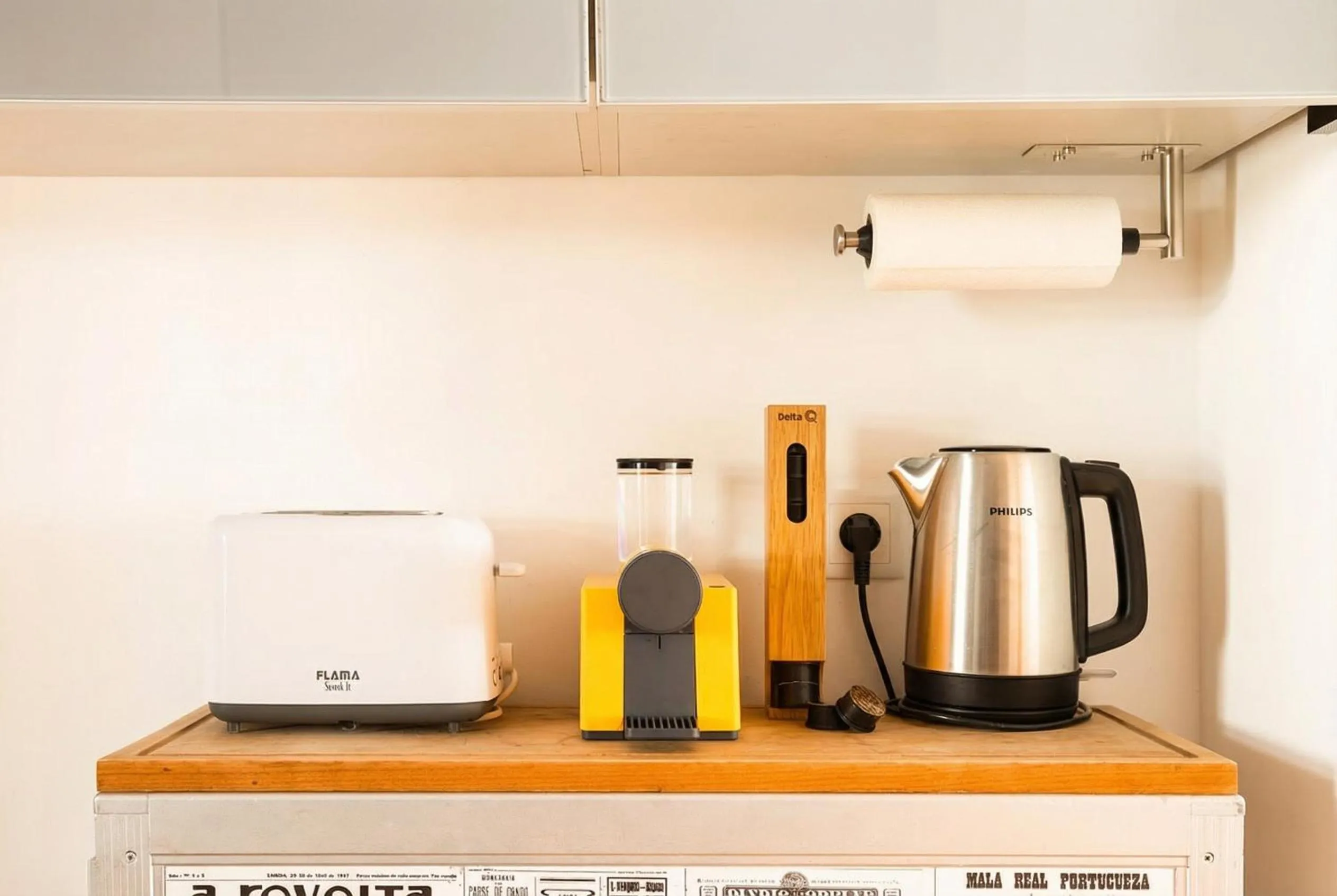 Coffee/tea facilities in The Lisbonaire Apartments