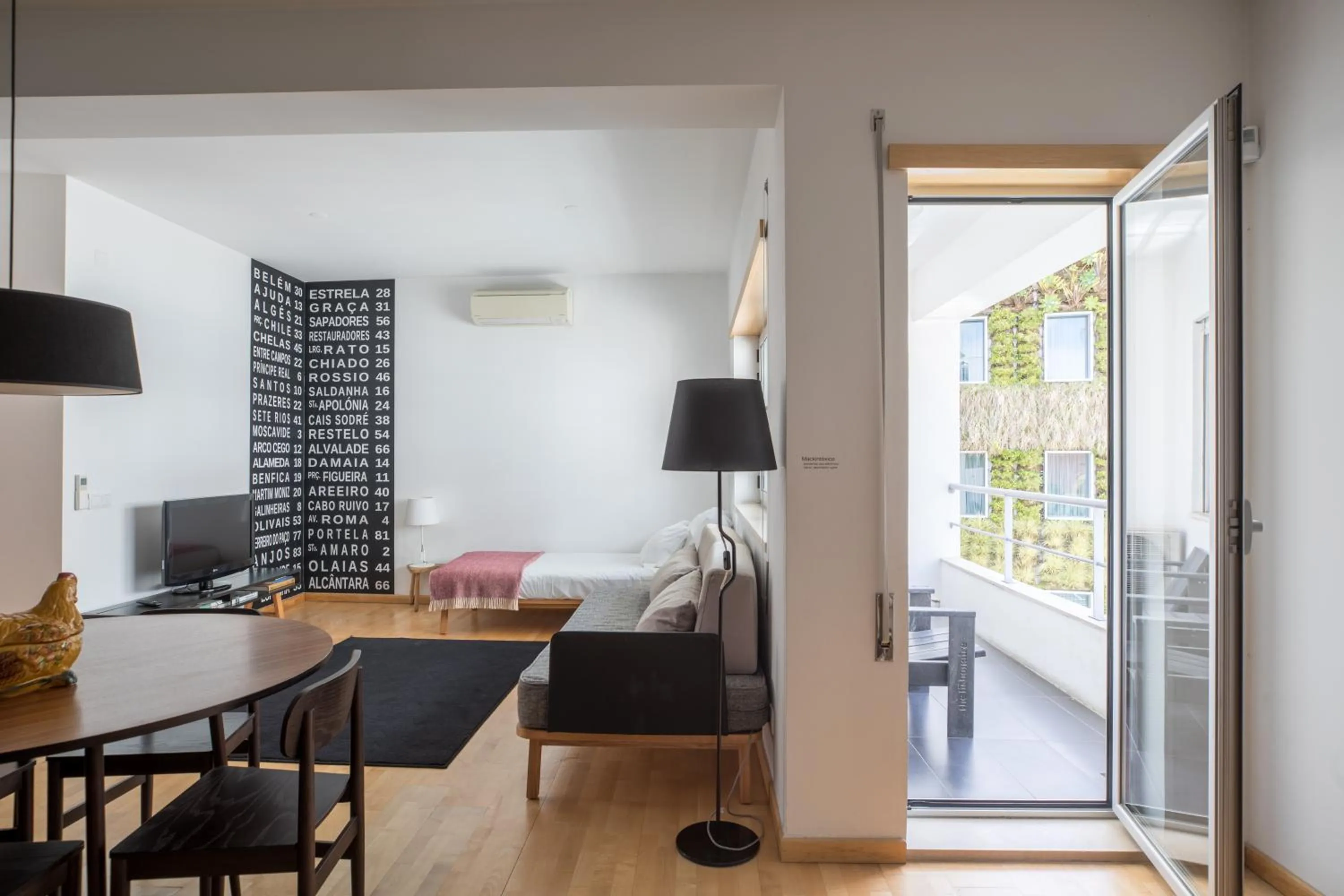 Balcony/Terrace in The Lisbonaire Apartments