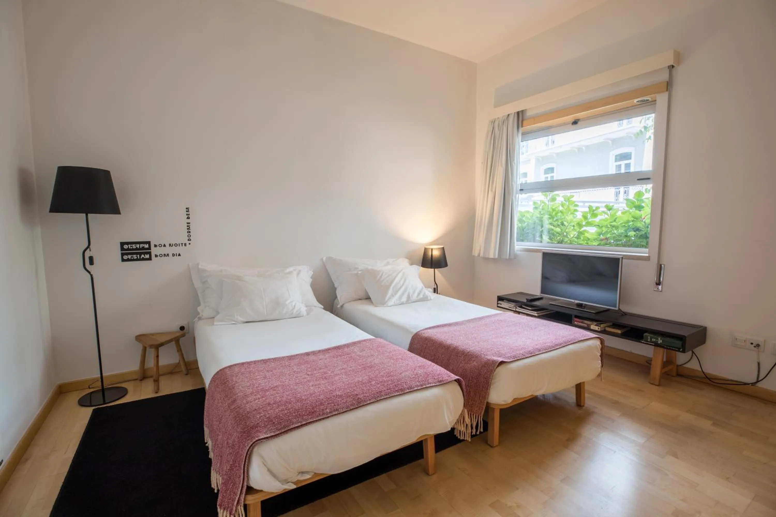 Bed in The Lisbonaire Apartments