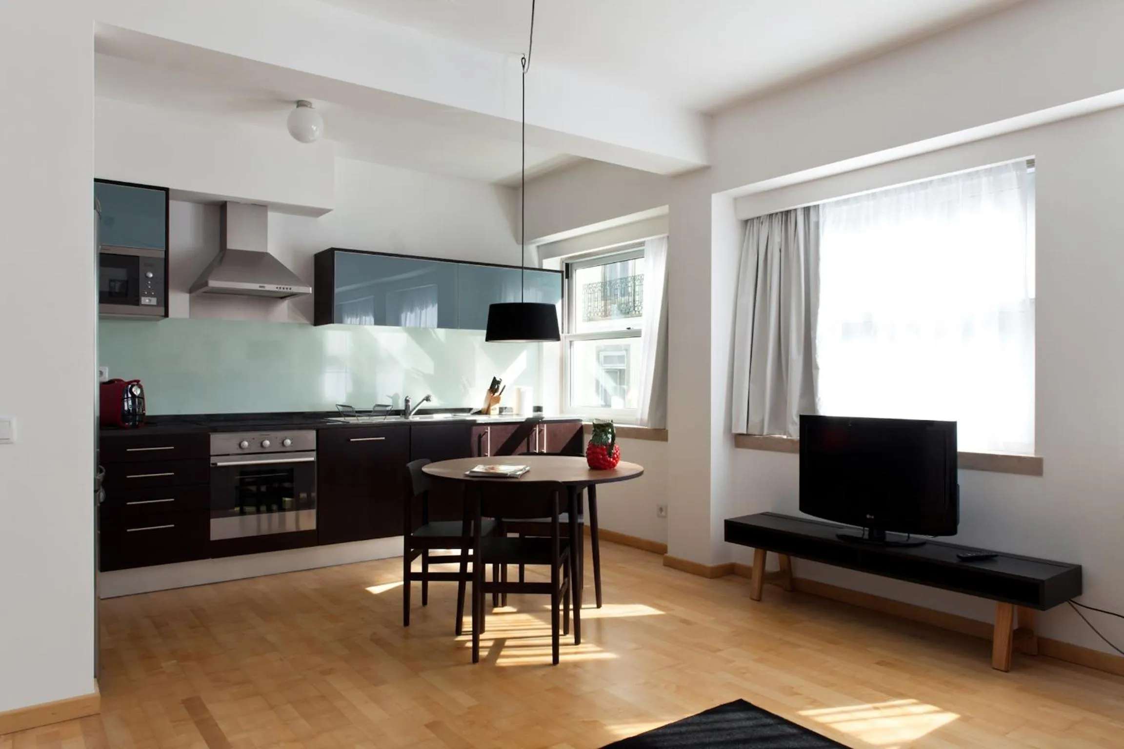 Kitchen or kitchenette in The Lisbonaire Apartments