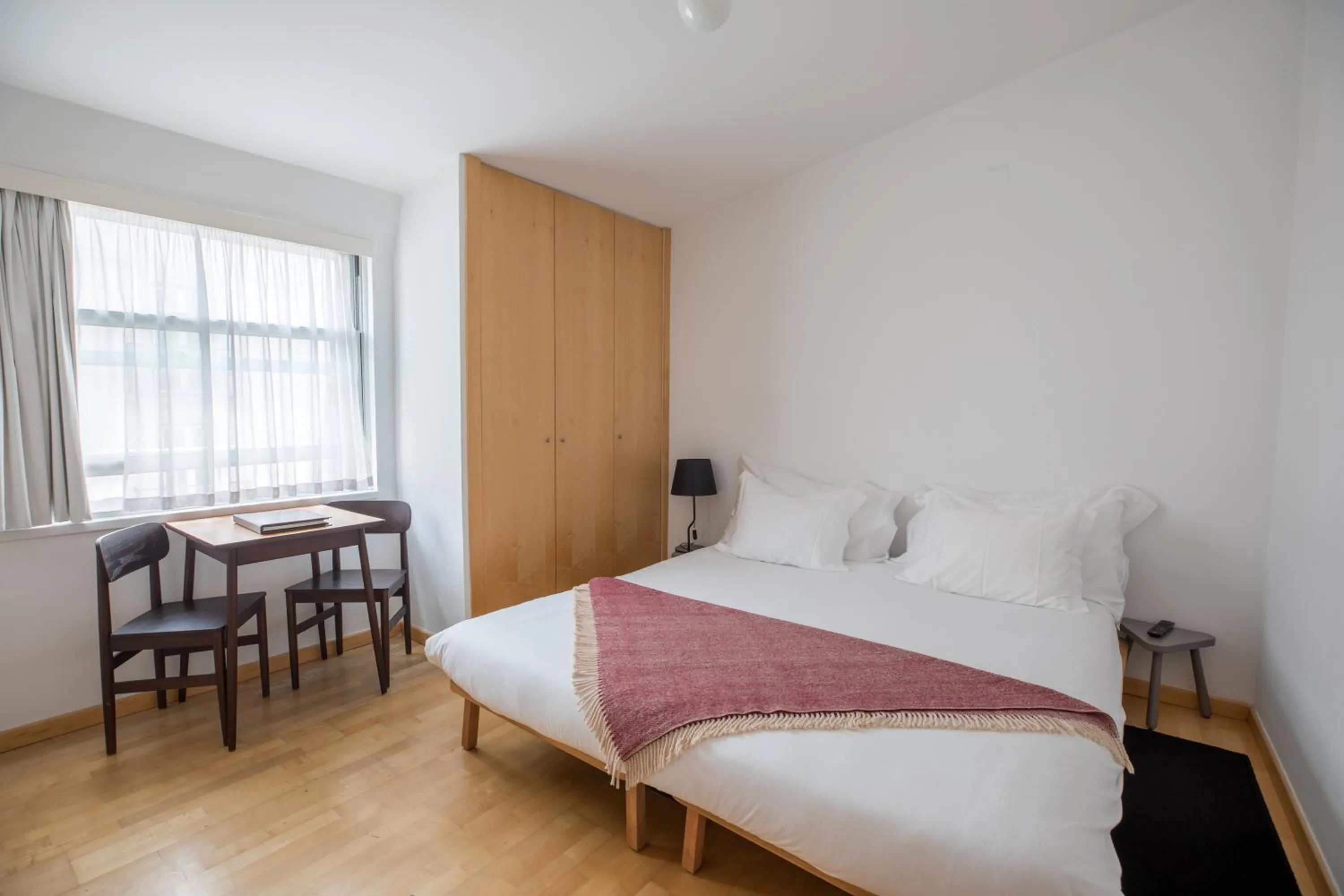 Bed in The Lisbonaire Apartments