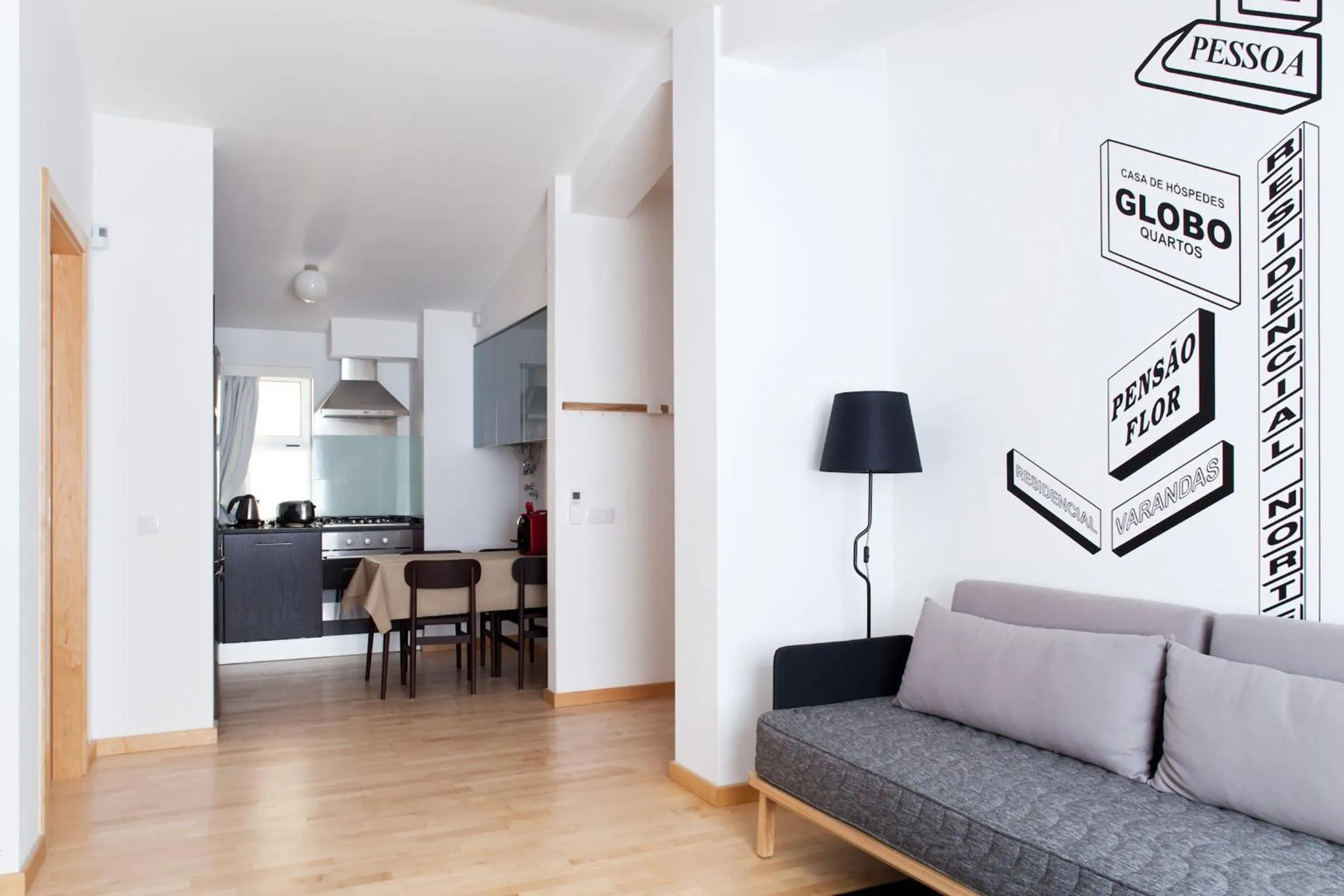 Kitchen or kitchenette in The Lisbonaire Apartments