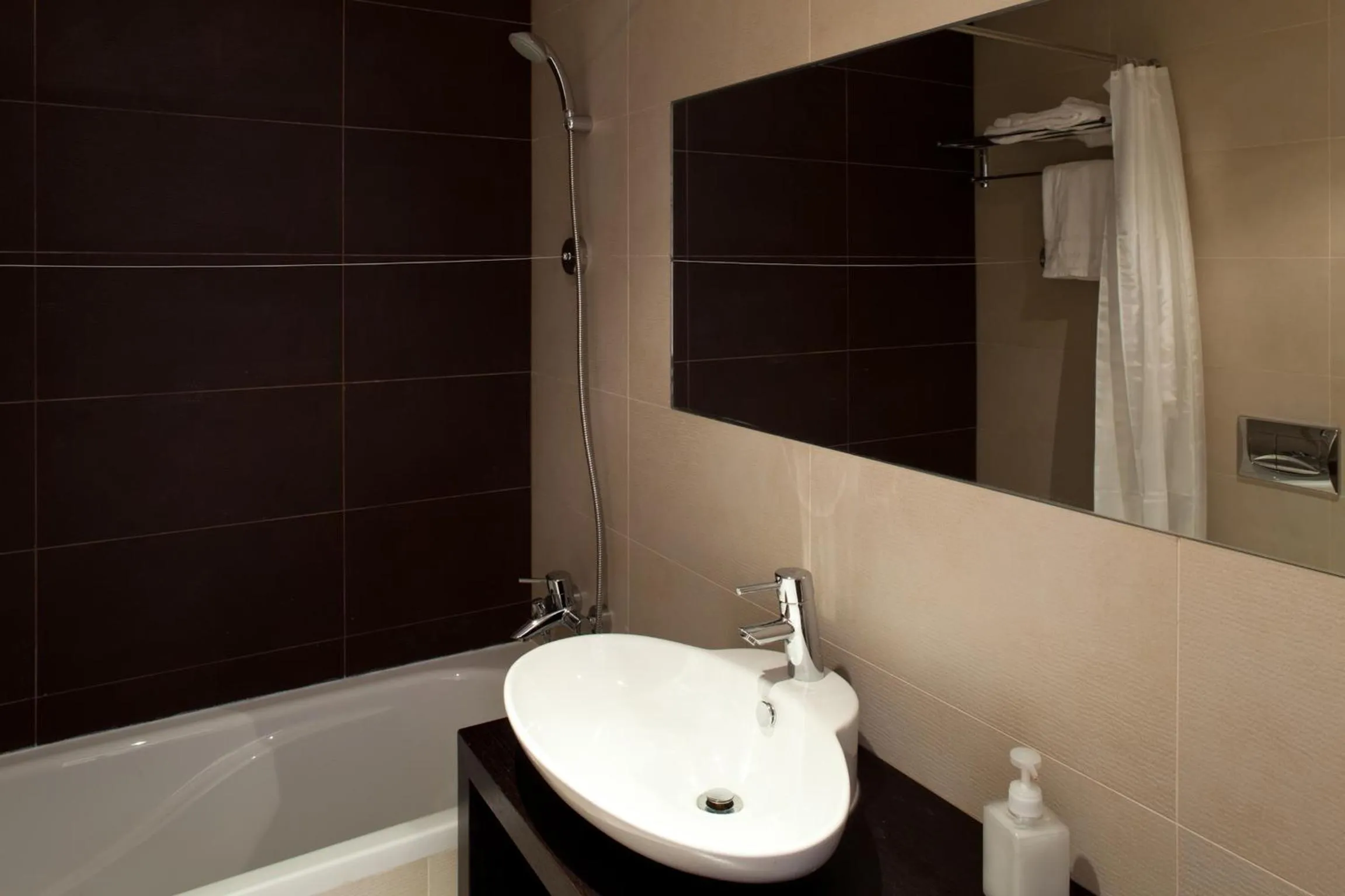 Bathroom in The Lisbonaire Apartments