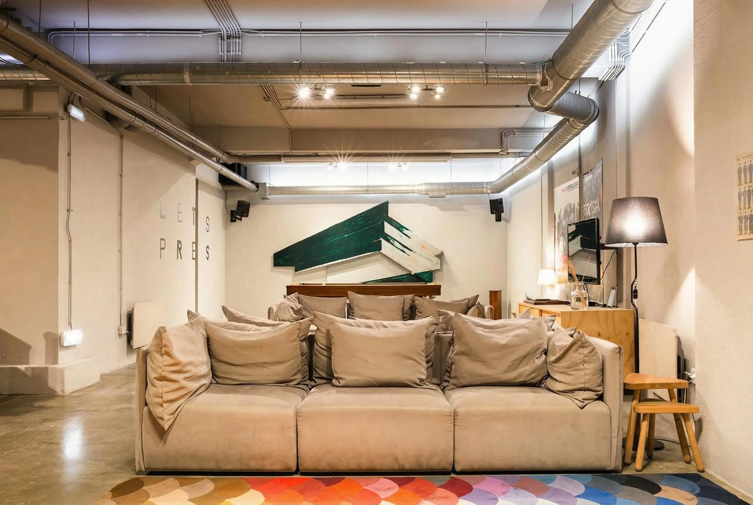 Communal lounge/ TV room in The Lisbonaire Apartments