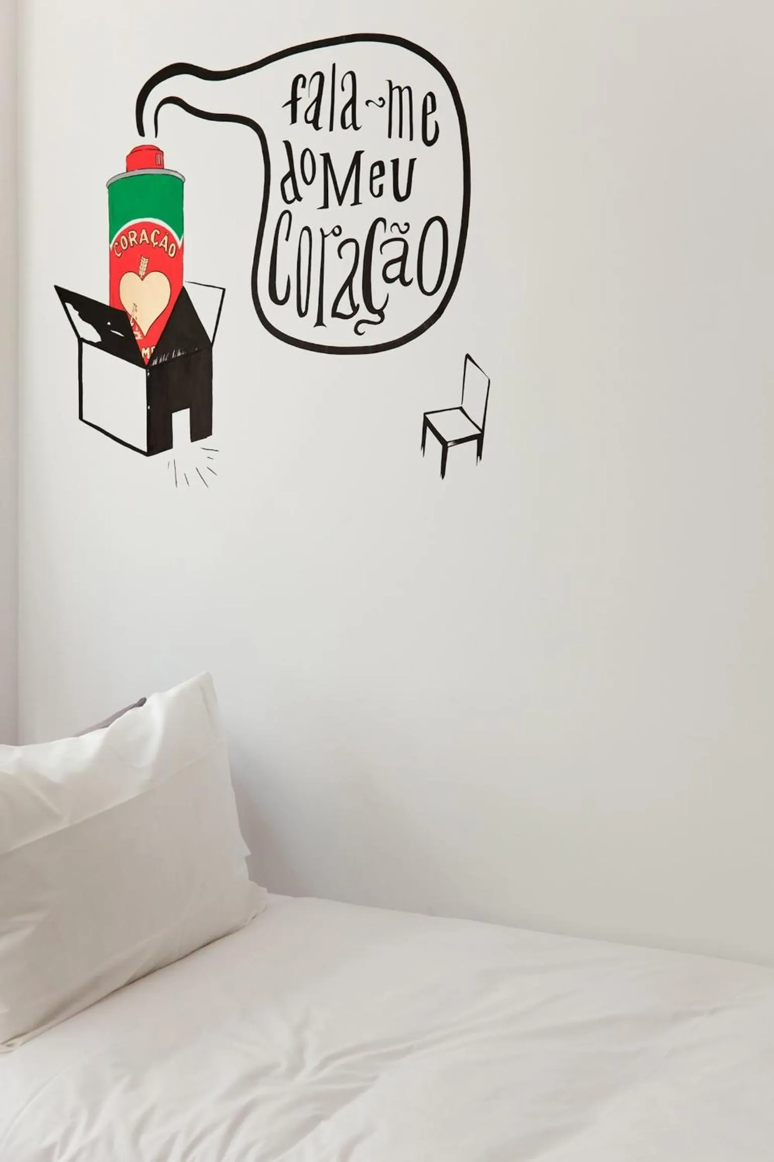 Bed in The Lisbonaire Apartments