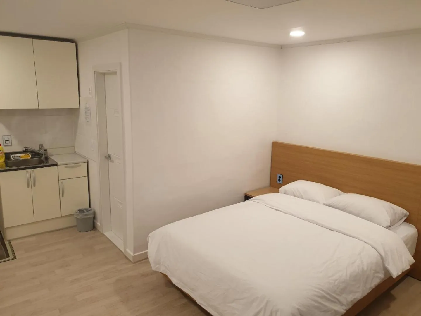 Kitchen or kitchenette, Bed in Seorak HOT Spring Mammoth Resotel