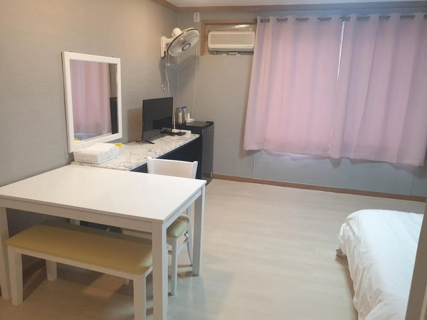 TV and multimedia, Bed in Seorak HOT Spring Mammoth Resotel