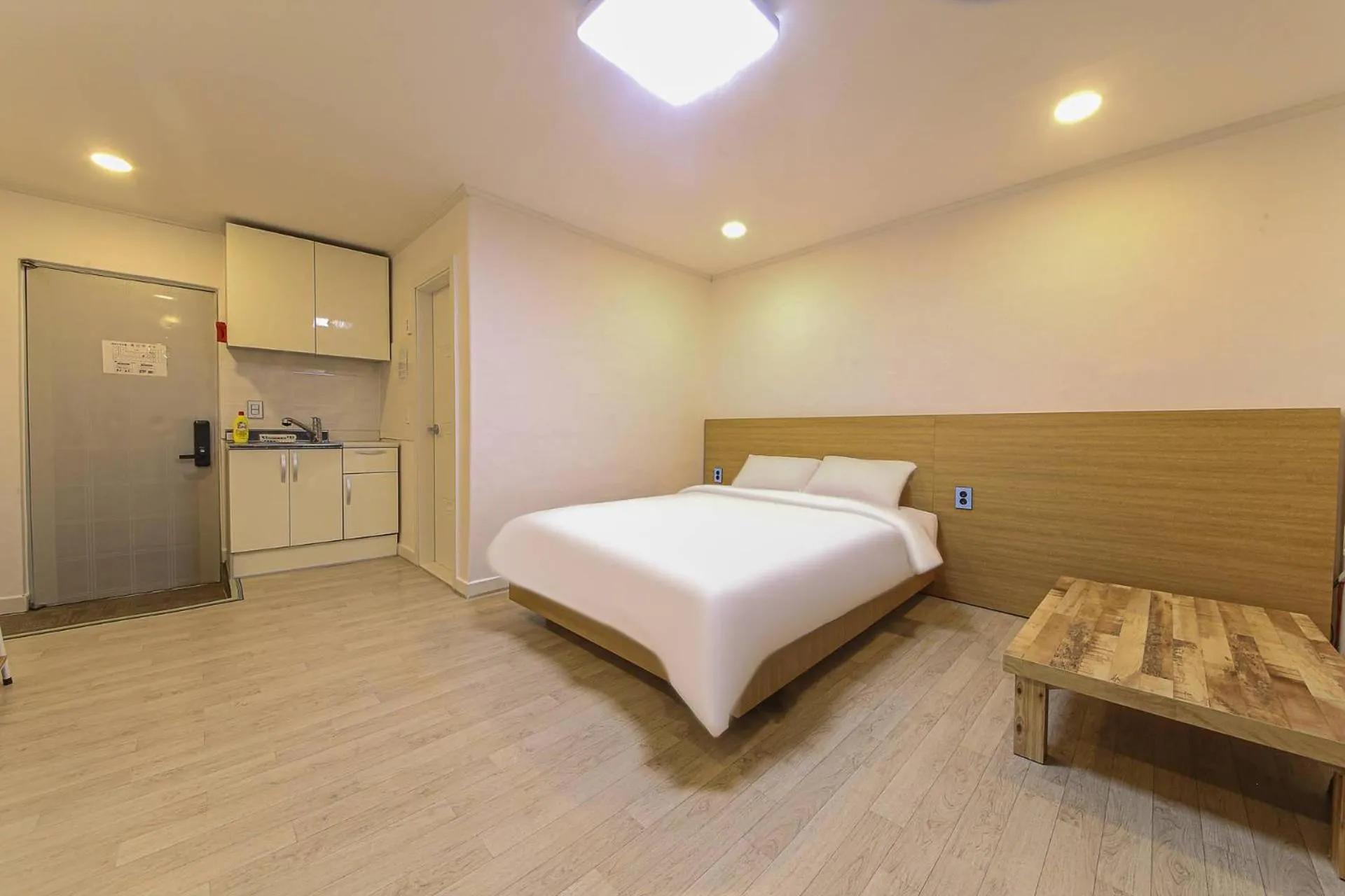 Kitchen or kitchenette, Bed in Seorak HOT Spring Mammoth Resotel