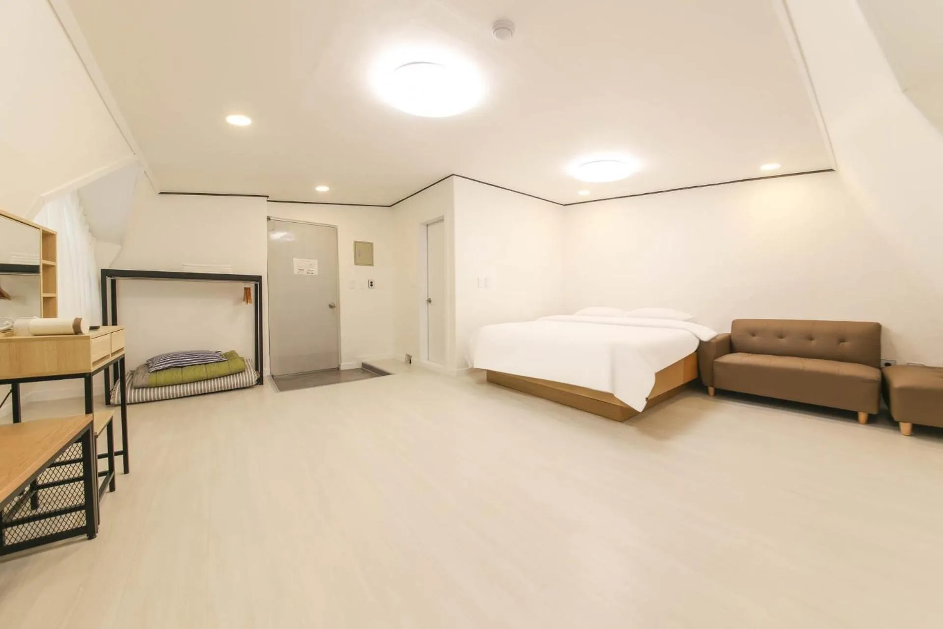 Bed in Seorak HOT Spring Mammoth Resotel