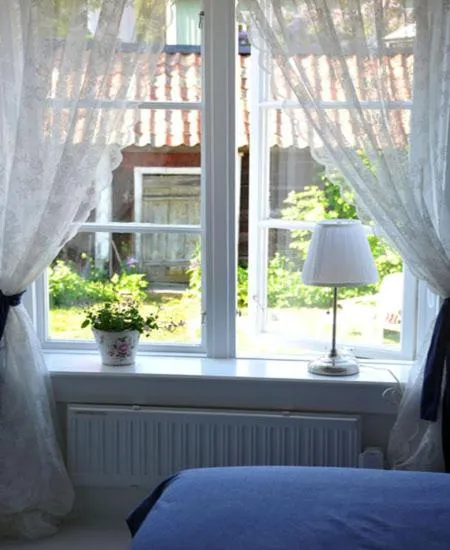 Garden view, Bed in Johanssons Gårdshotell i Roslagen