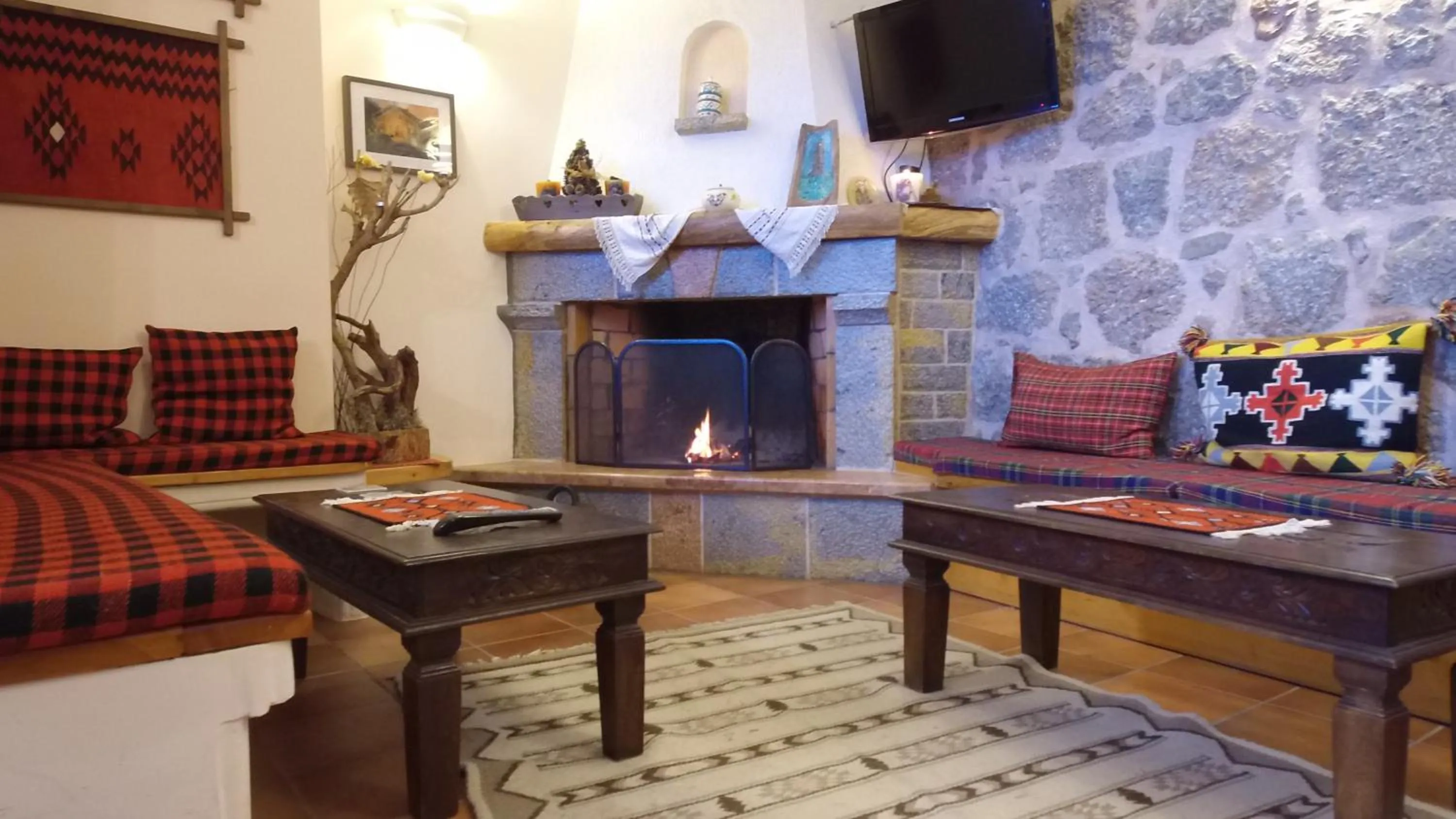 Communal lounge/ TV room in Hotel Parnassos