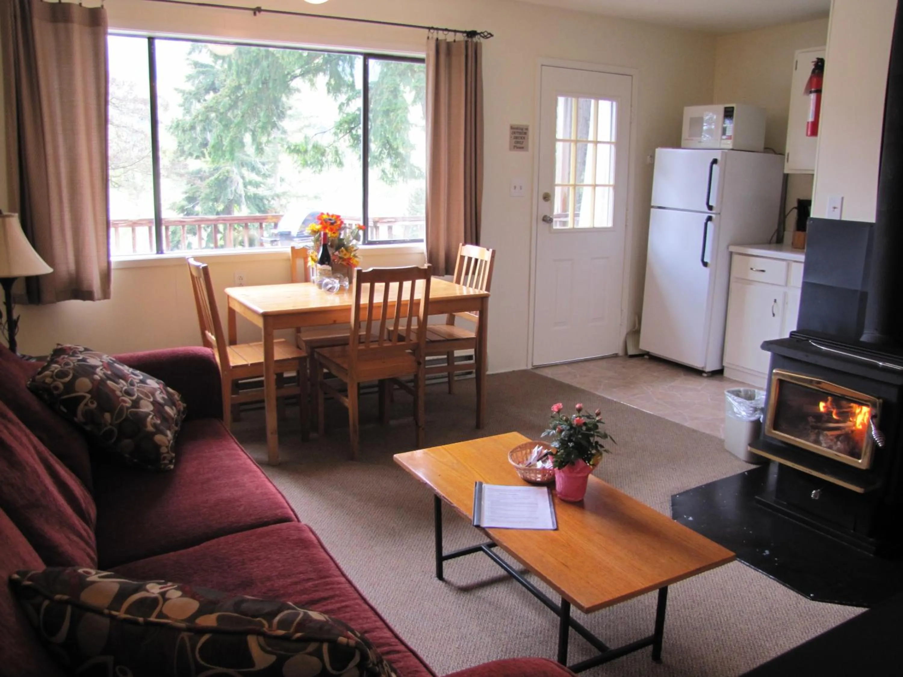 Living room in Green Acres Lakeside Resort Salt Spring Island